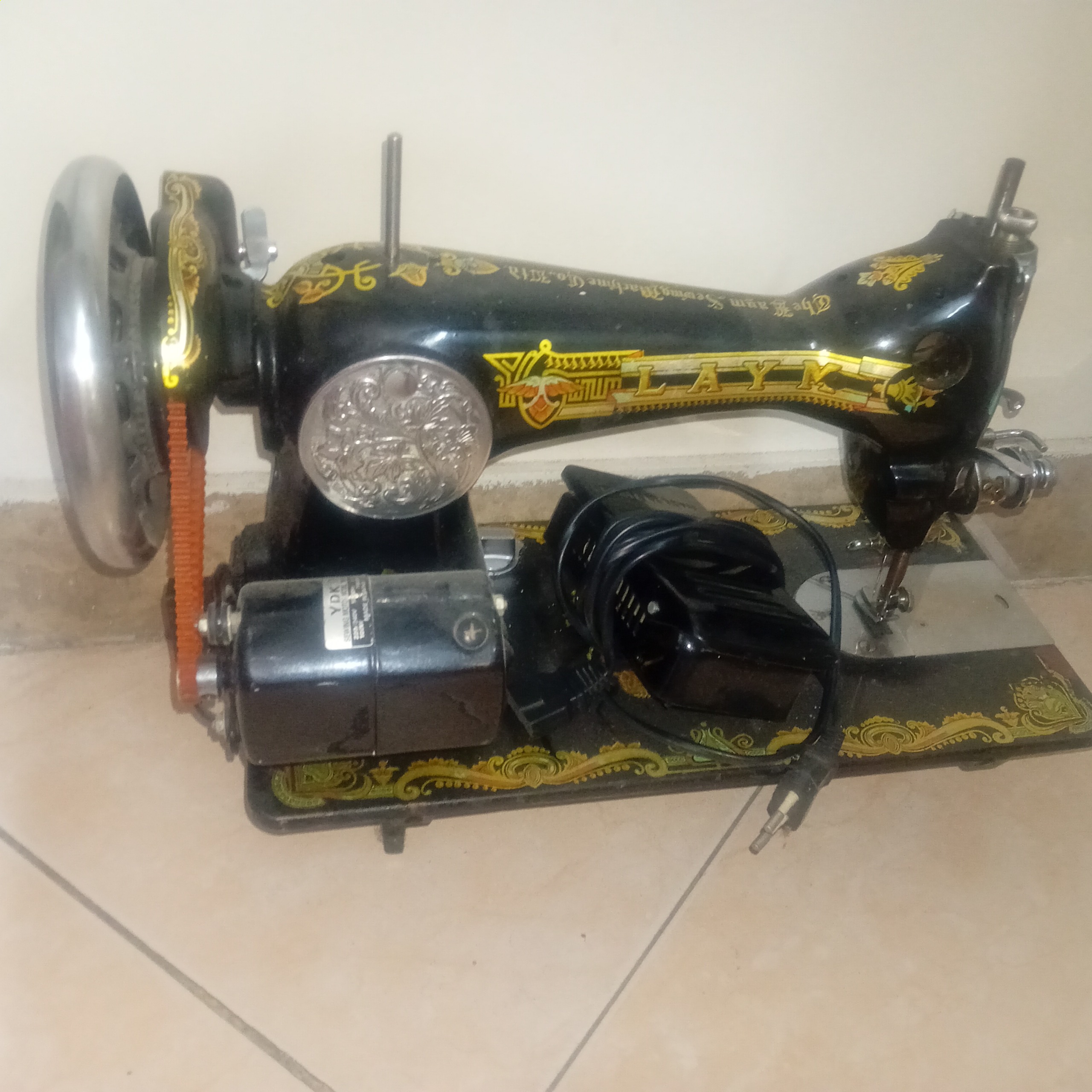 چرخ خیاطی قدیمی 60 ساله