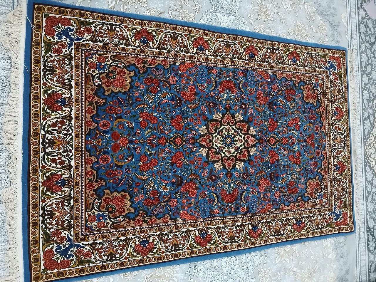 فرش ترنج رز سرخ بیجار