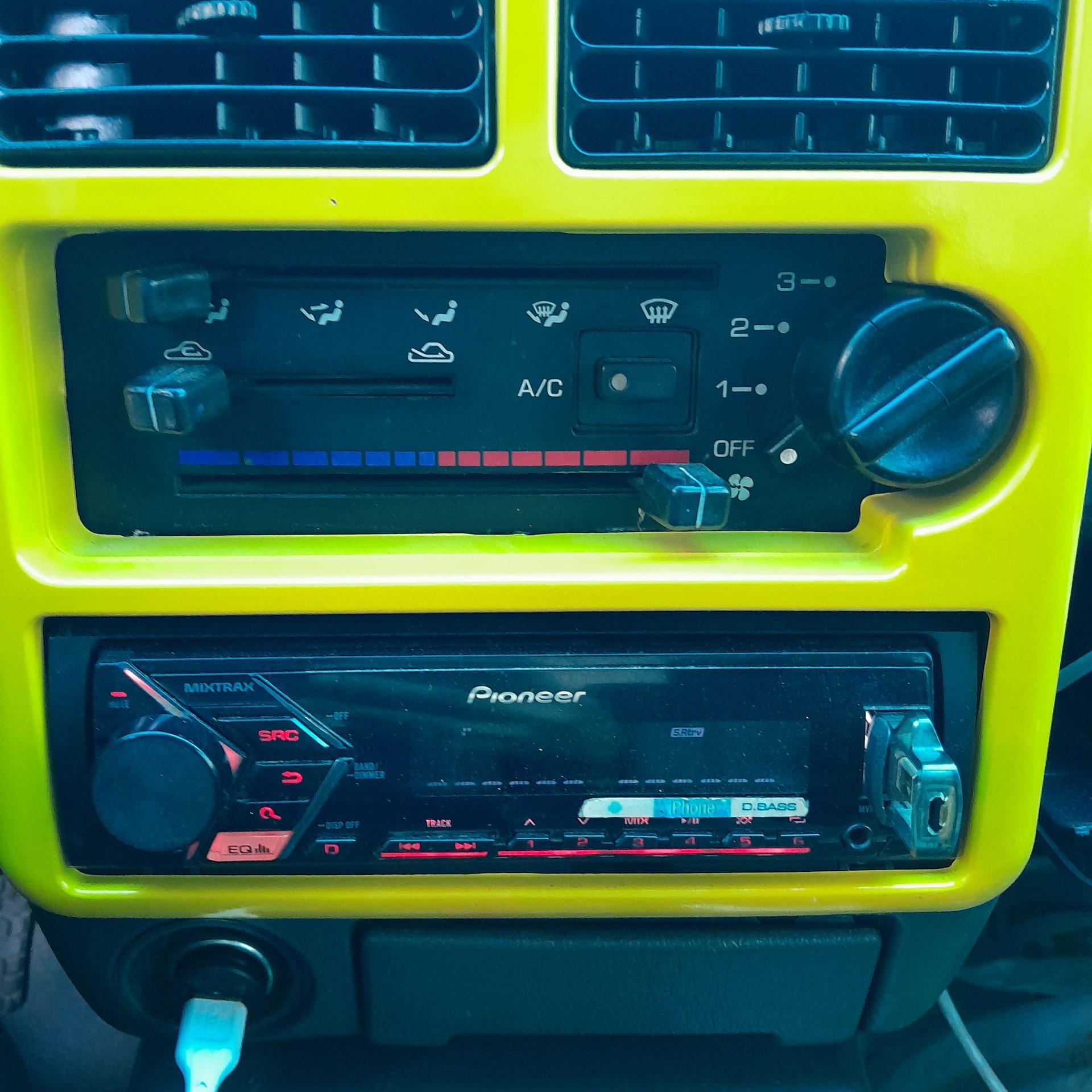 پایونیر مدل MVH-S105UI