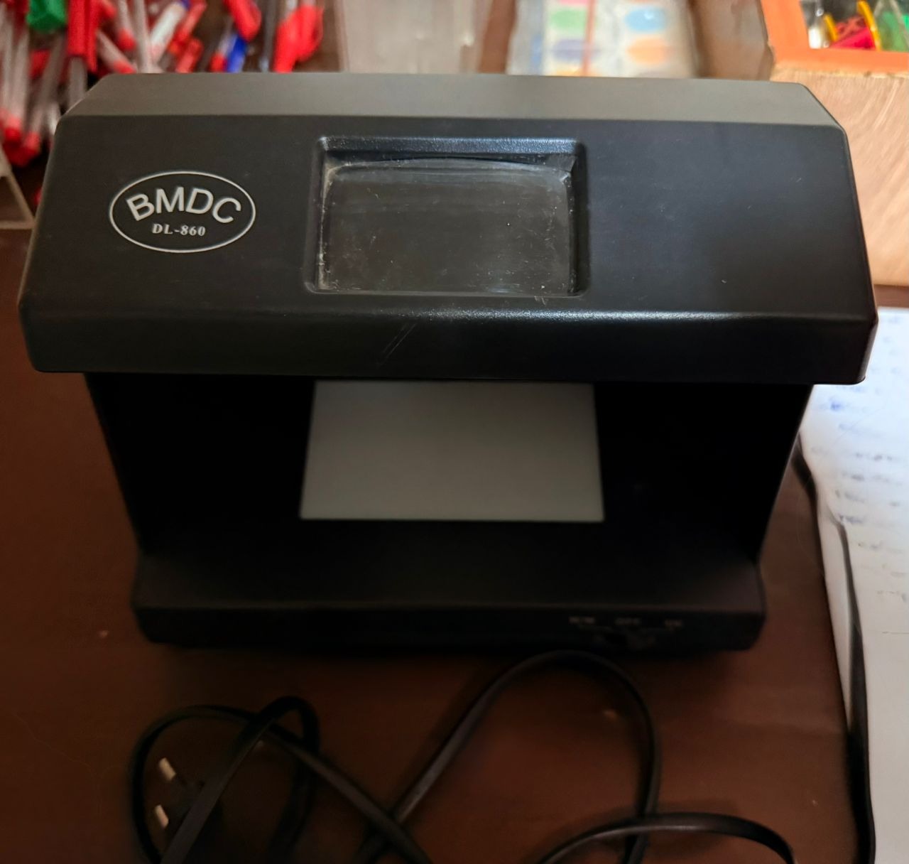 دستگاه تشخیص اسکناس اصل و تقلبی