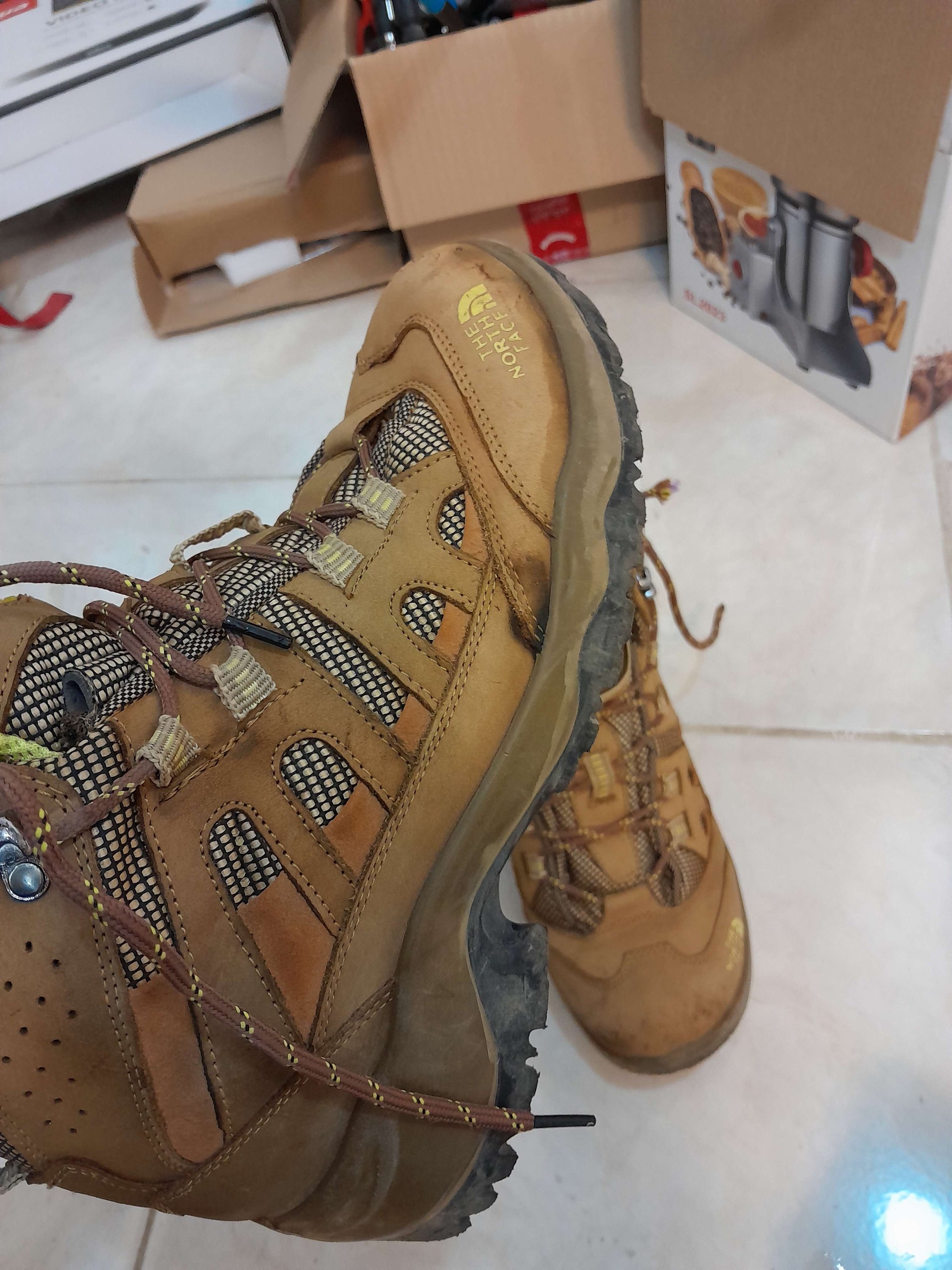 کفش کوهنوردی نورث فیس