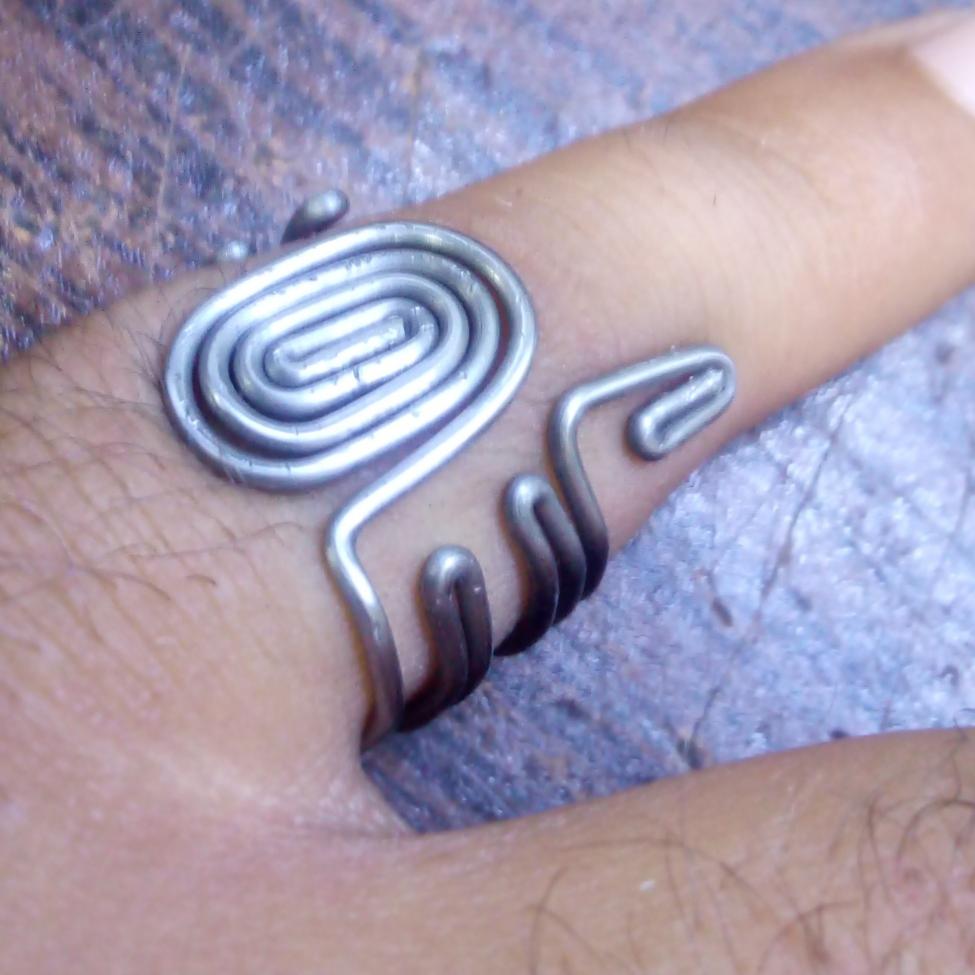 انگشتر قدمتدار مفتولی