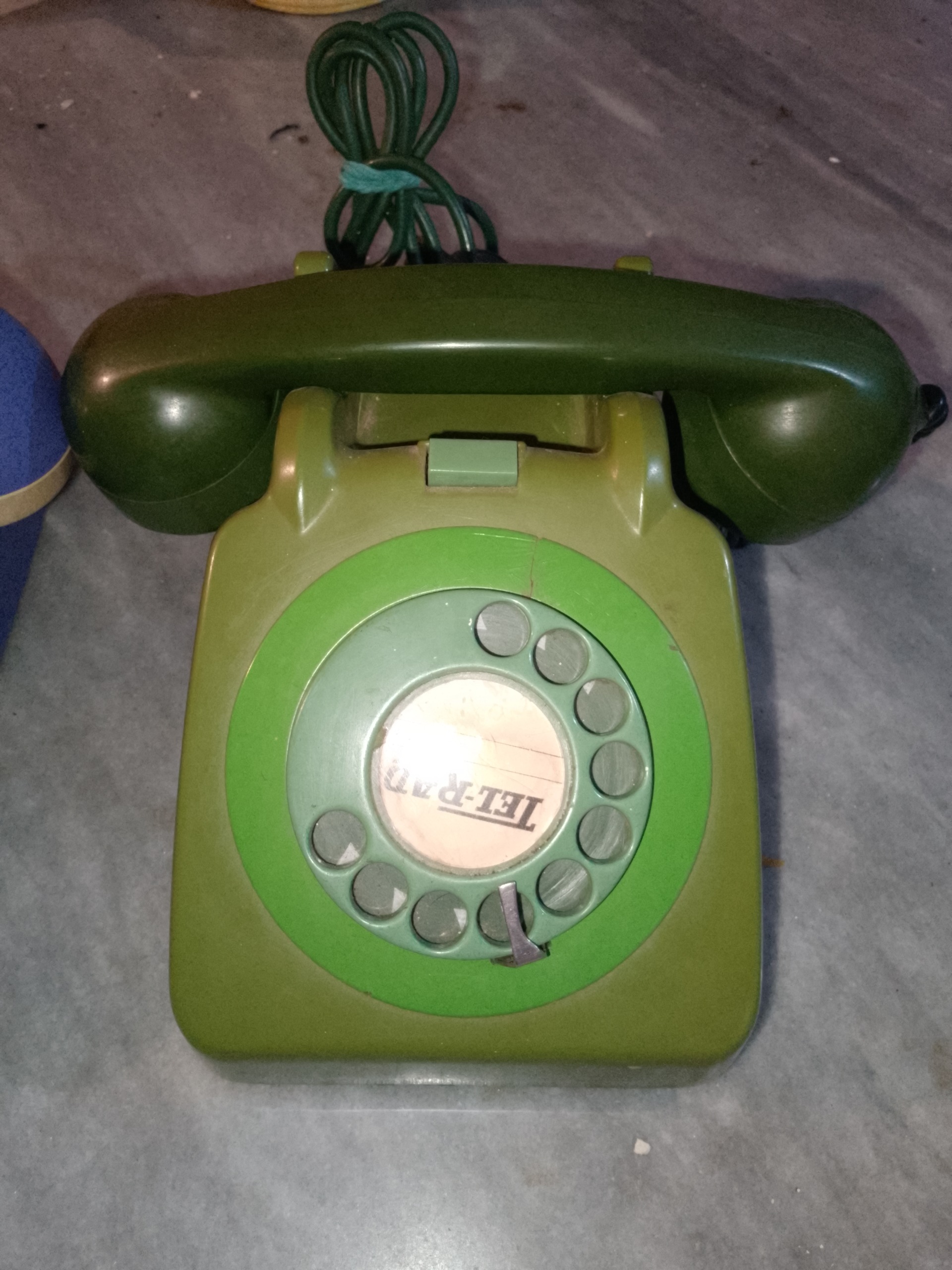تلفن قدیمی سالم