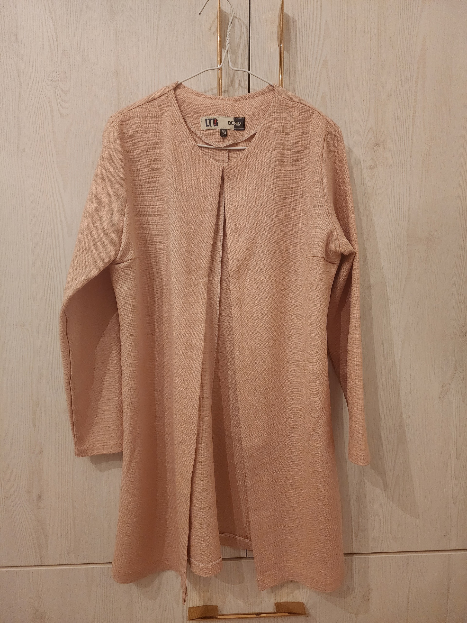 مانتو کرم جلو باز