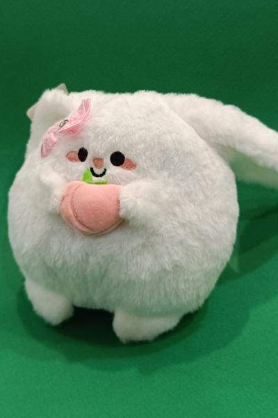 عروسک خرگوش میوه به دست