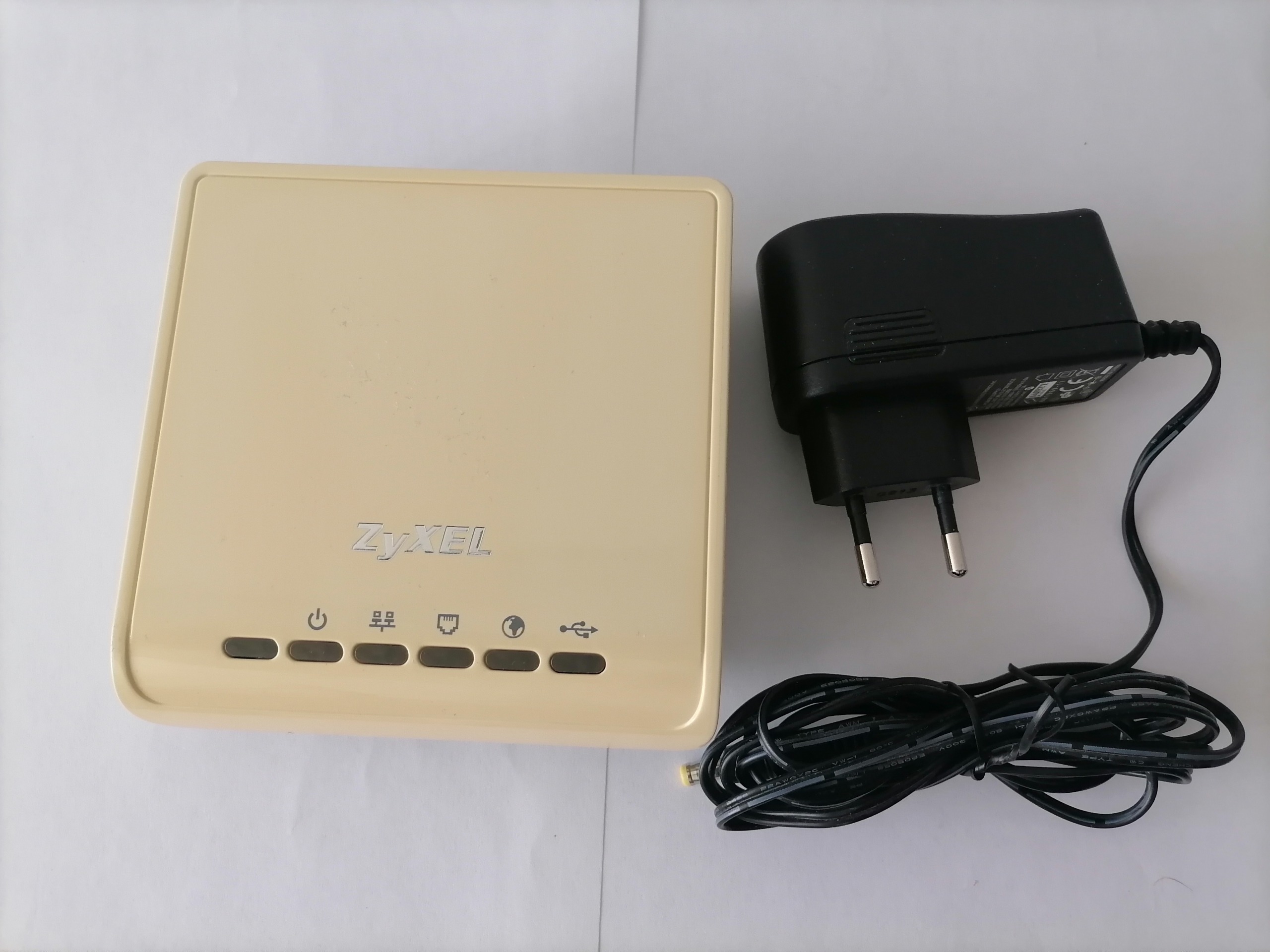 مودم ADSL2 Plus زایکسل مدل zyxel P-660RU