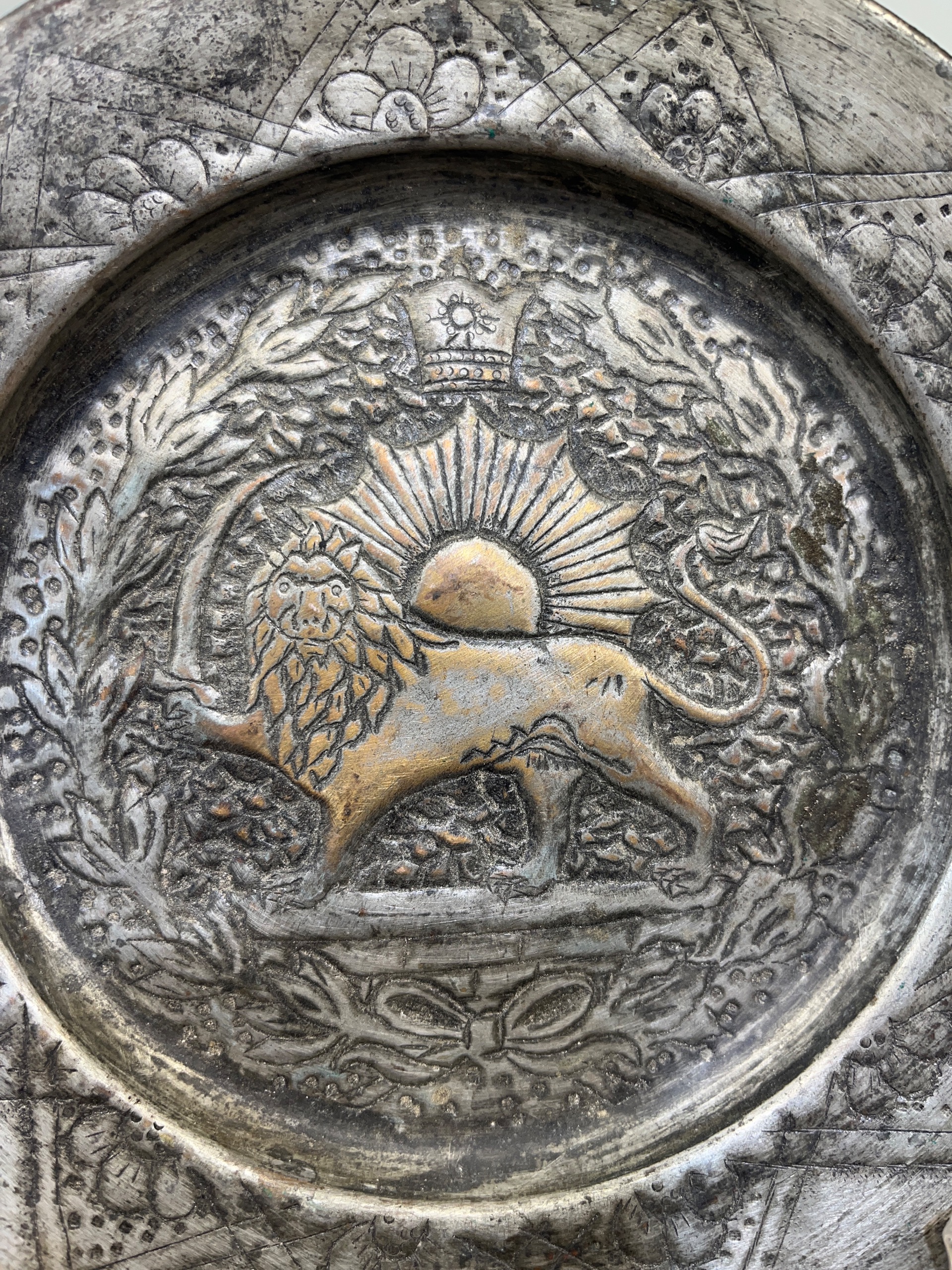 بشقاب مسی شیرو خورشید