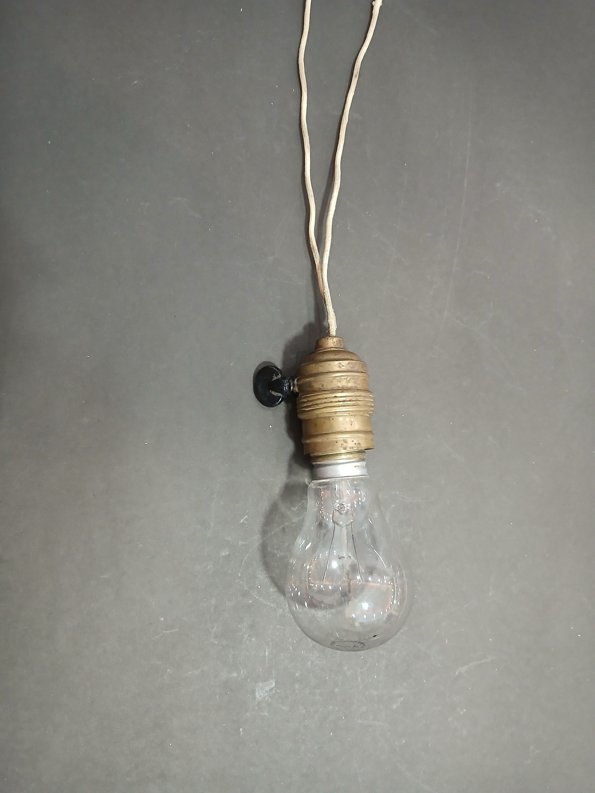 سرپیچ قدیمی لامپ