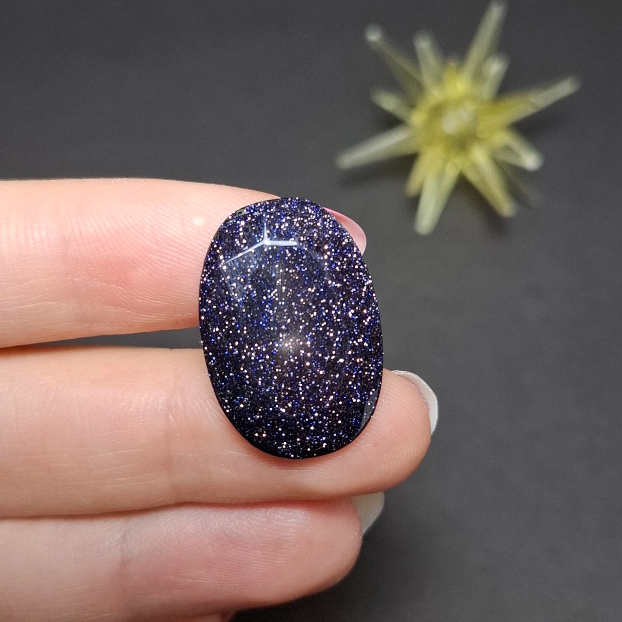 نگین سنگ دلربای سرمه ای تراش فست کد 10285