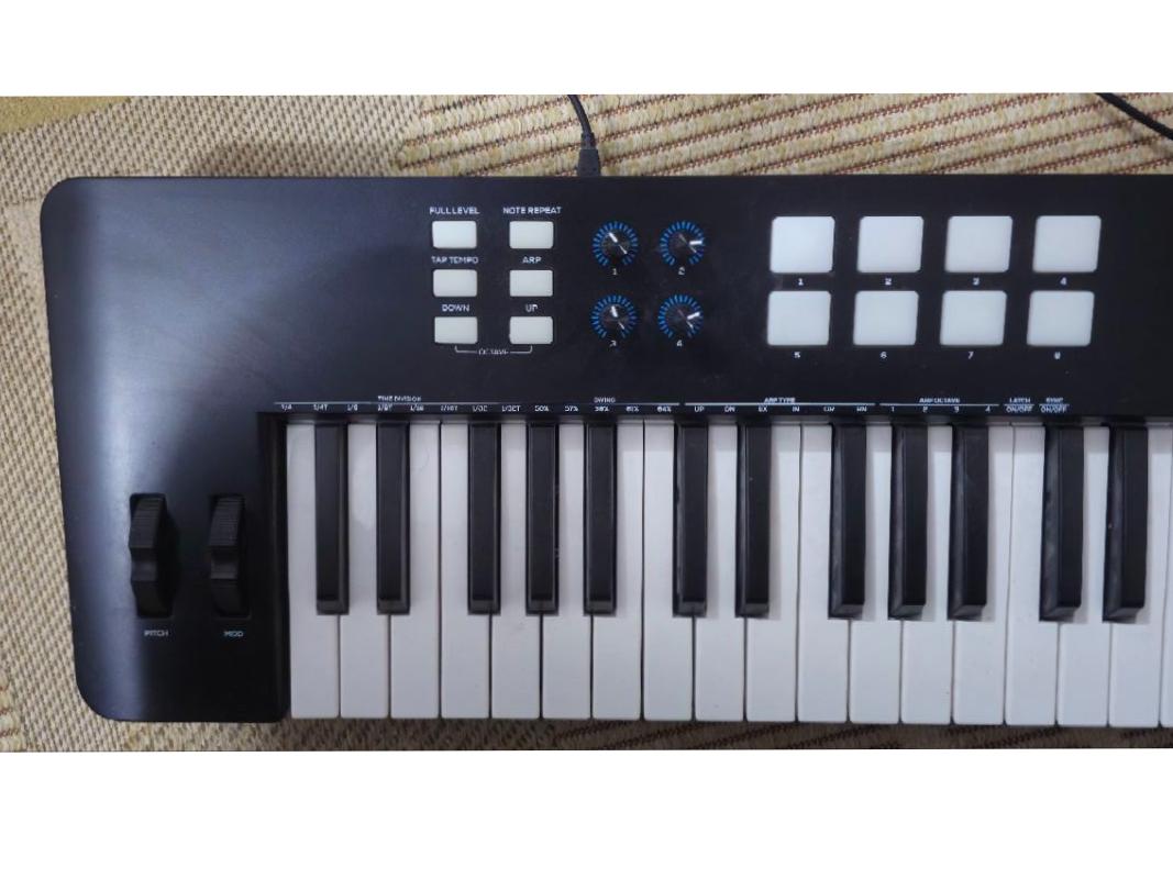 میدی کنترلر  ALESIS V61 MKII