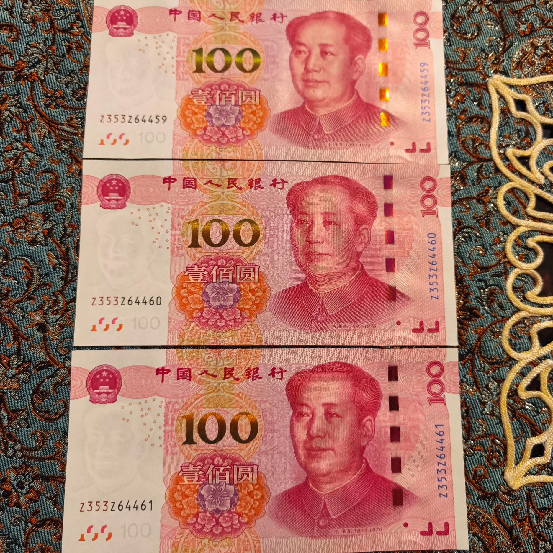 3 عدد اسکناس 100 یوان چین