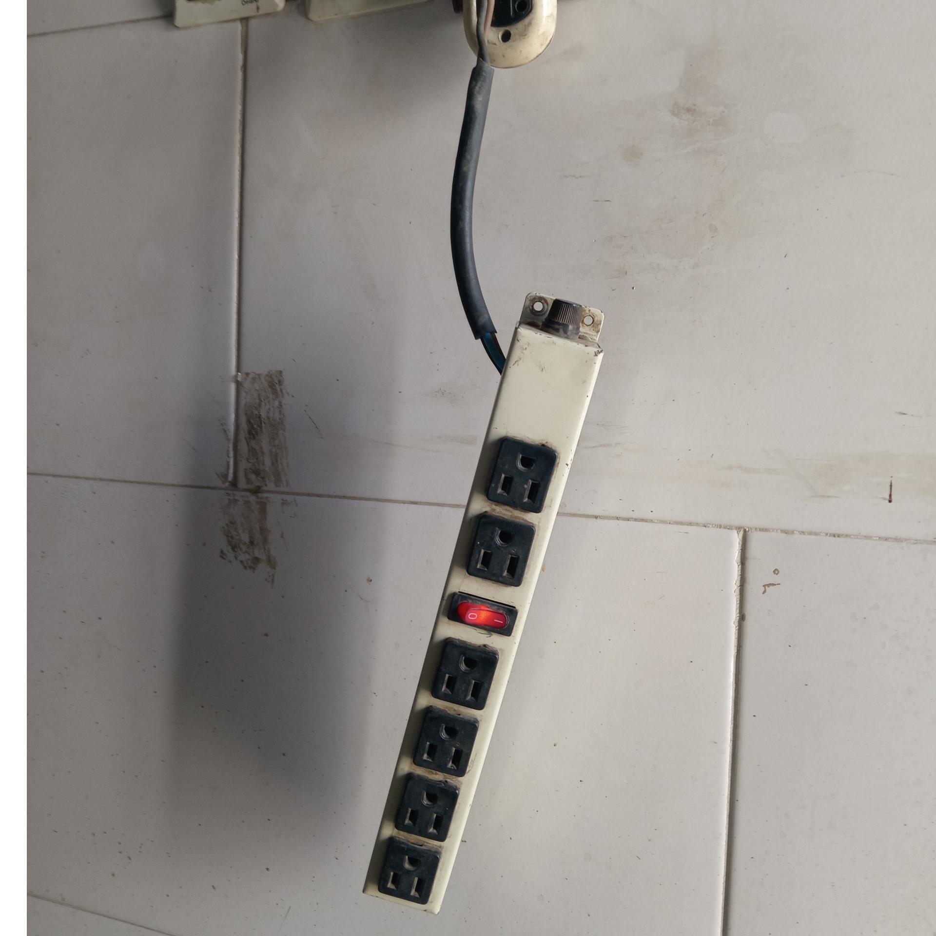 شش راهی محافظ برق فیوز دار فلزی سالم