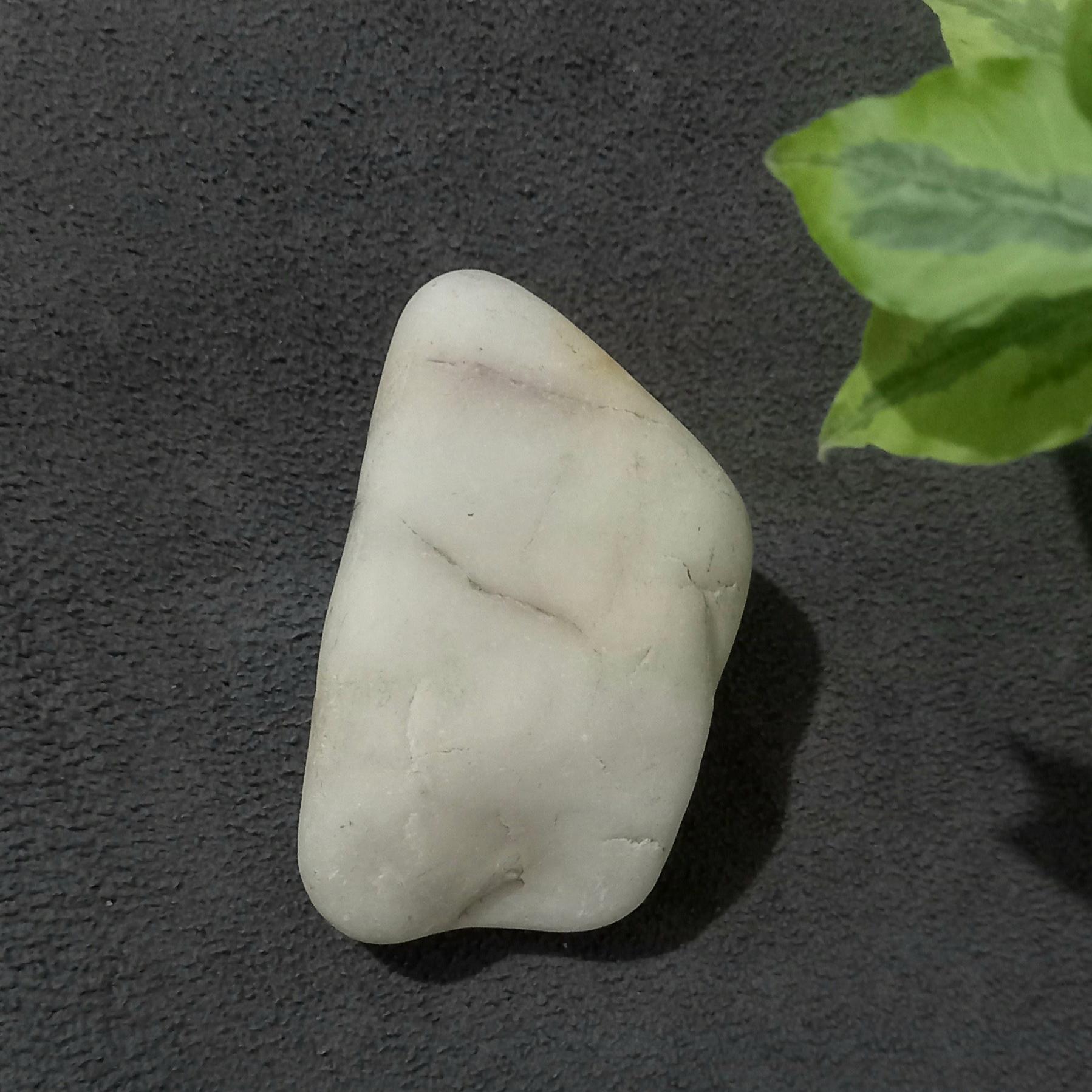 سنگ زیبای سفید