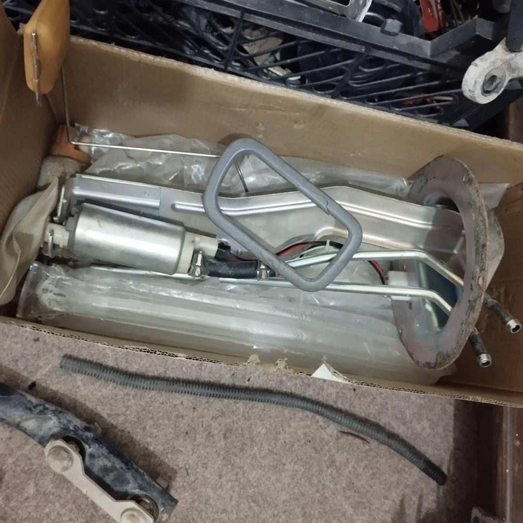 پمپ بنزین اصلی نیسان پیکاپ مجموعه کامل