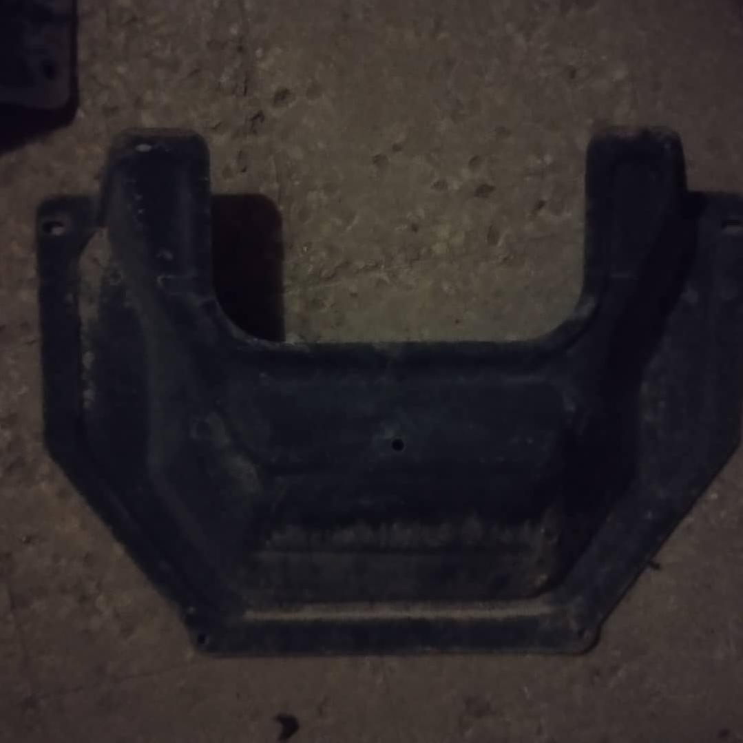 سینی زیر موتور نیسان وانت آبی