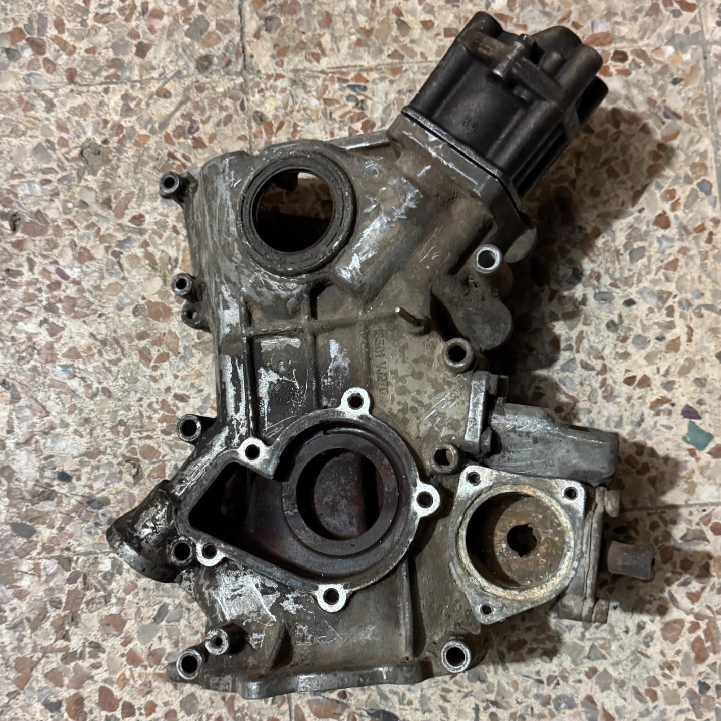 سینی جلوموتور نیسان پیکاپ مارک نیسان موتور(اصلی)