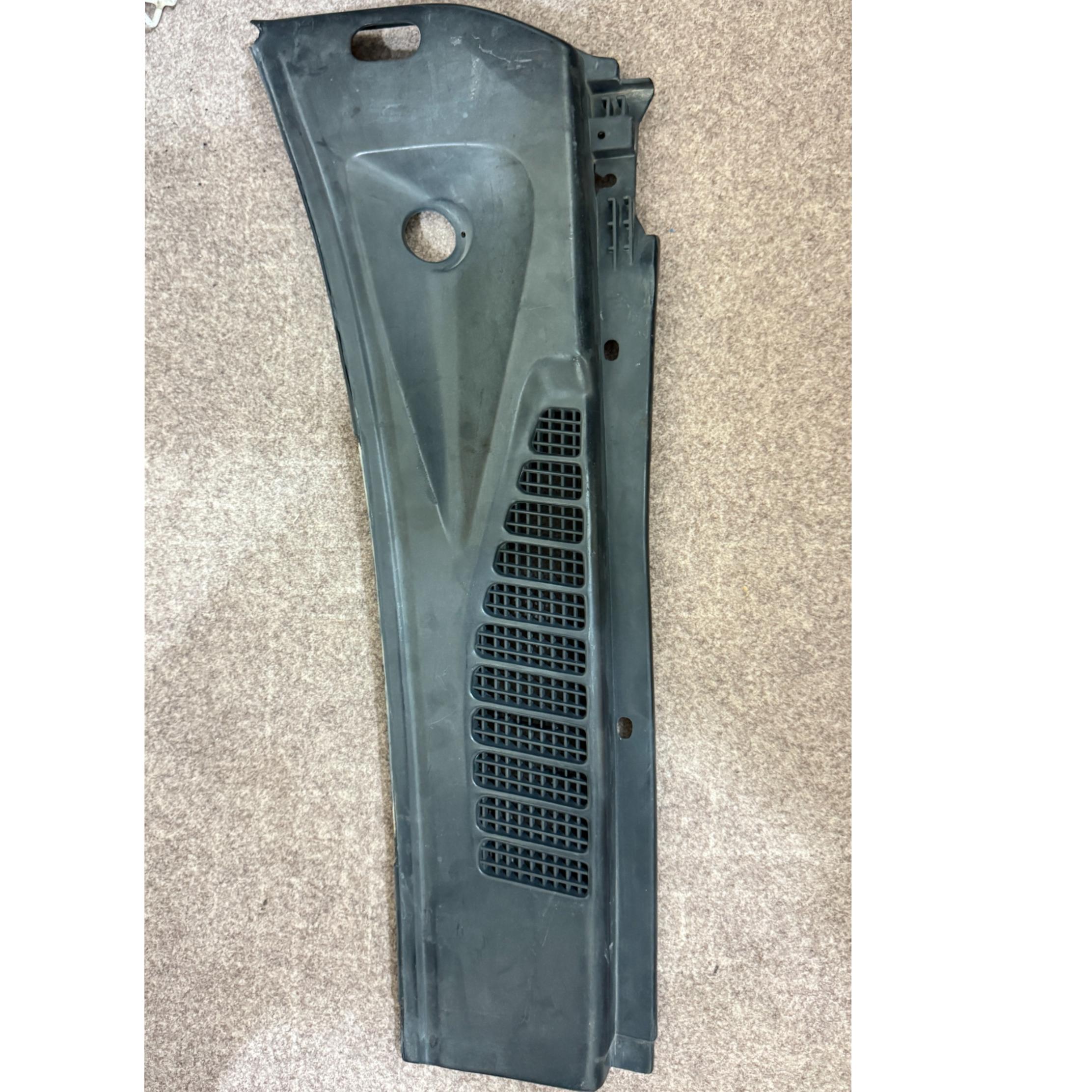 قاب زیر برف پاک کن نیسان پیکاپ