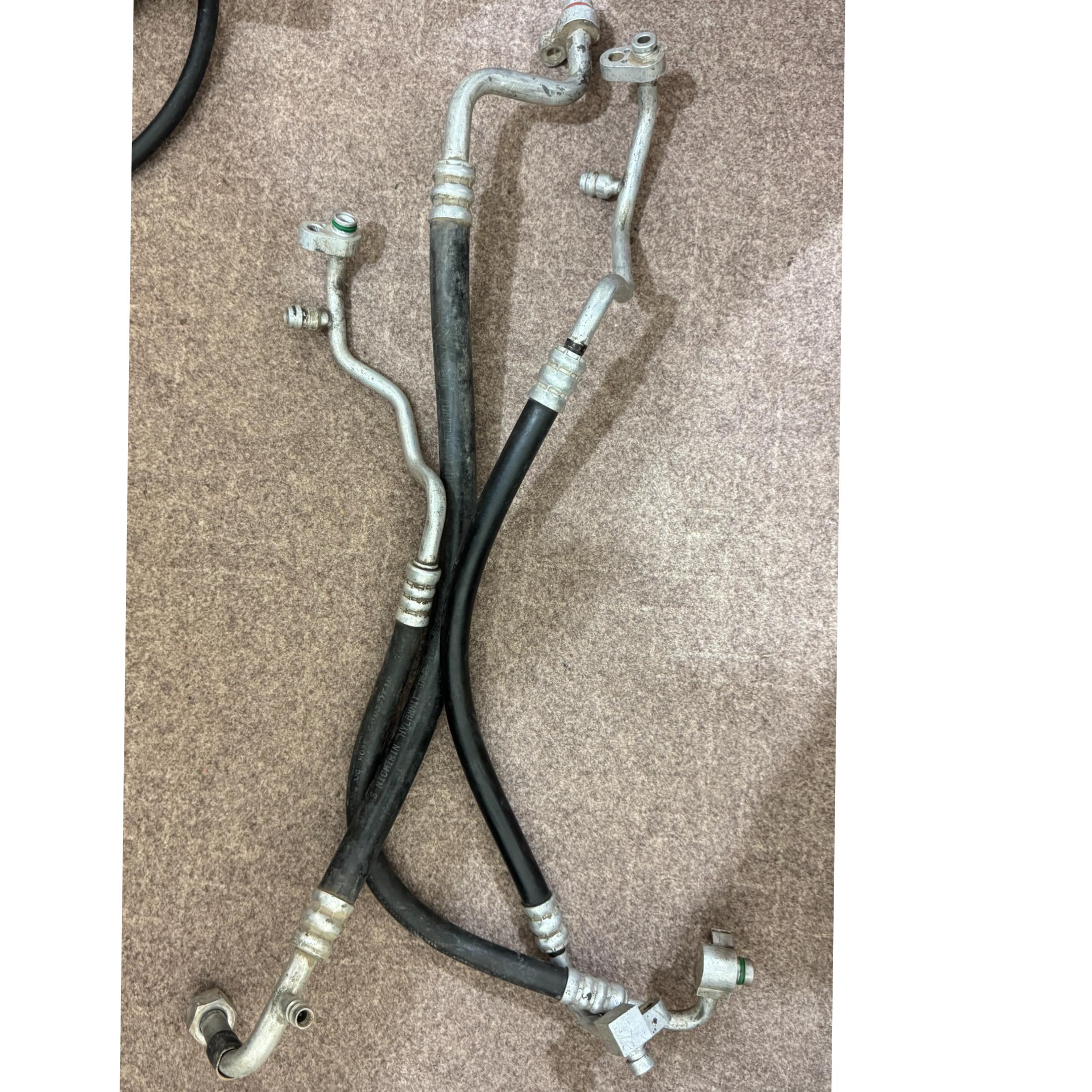 شلنگ اصلی کمپرسور کولر نیسان پیکاپ