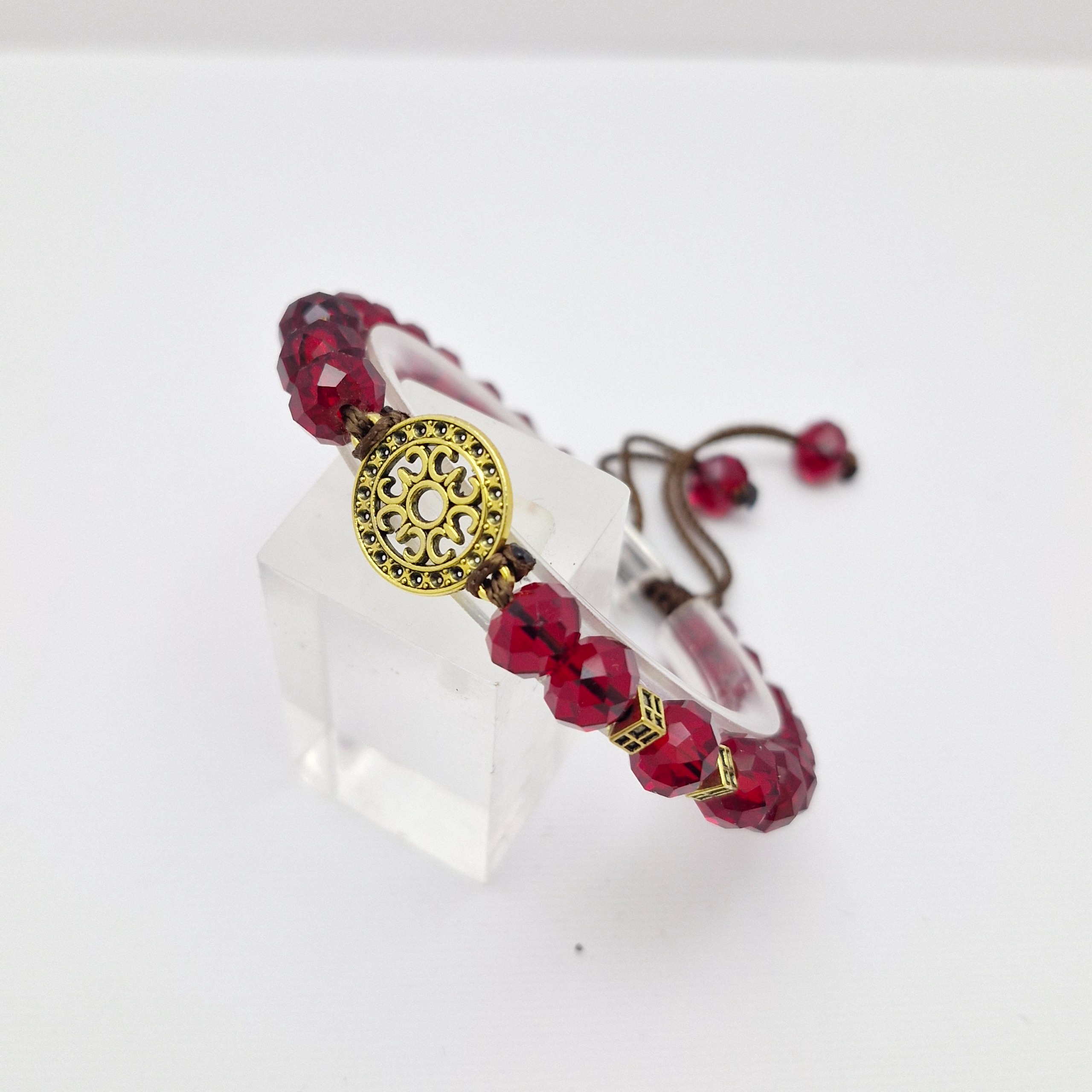 دستبند کریستال قرمز زرشکی