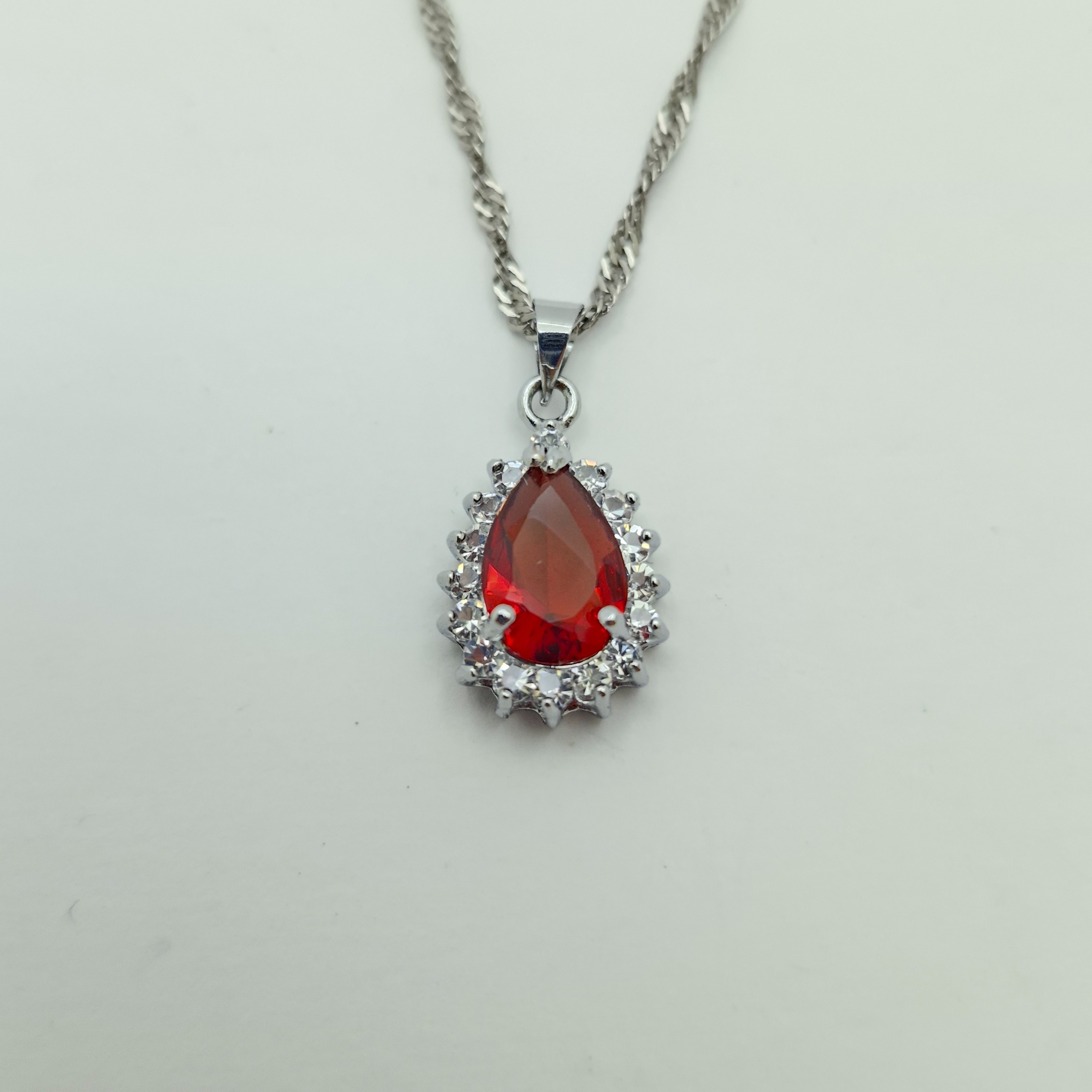 آویز کریستال اشک زرشکی با زنجیر استیل