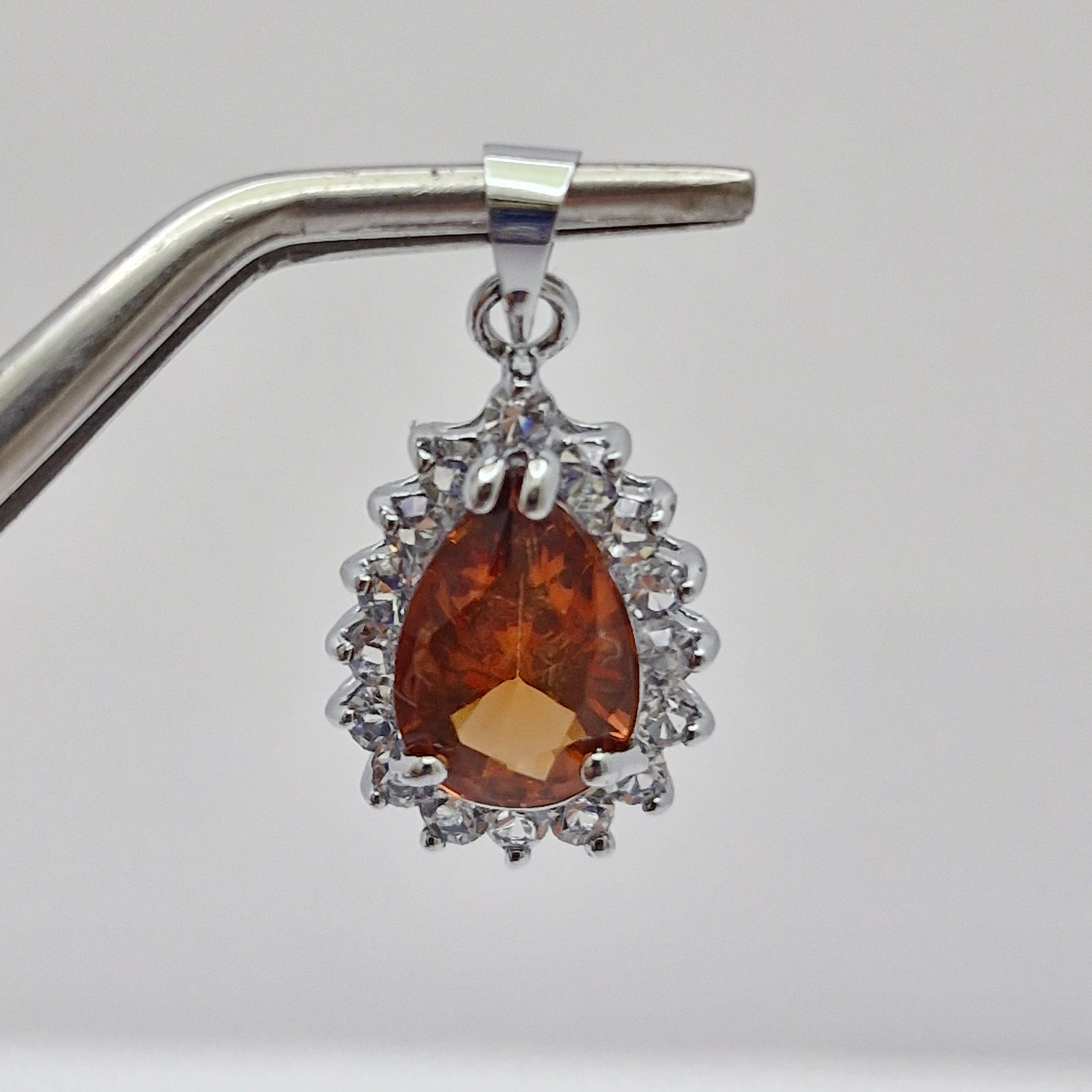 آویز اشک قهوه ای روشن