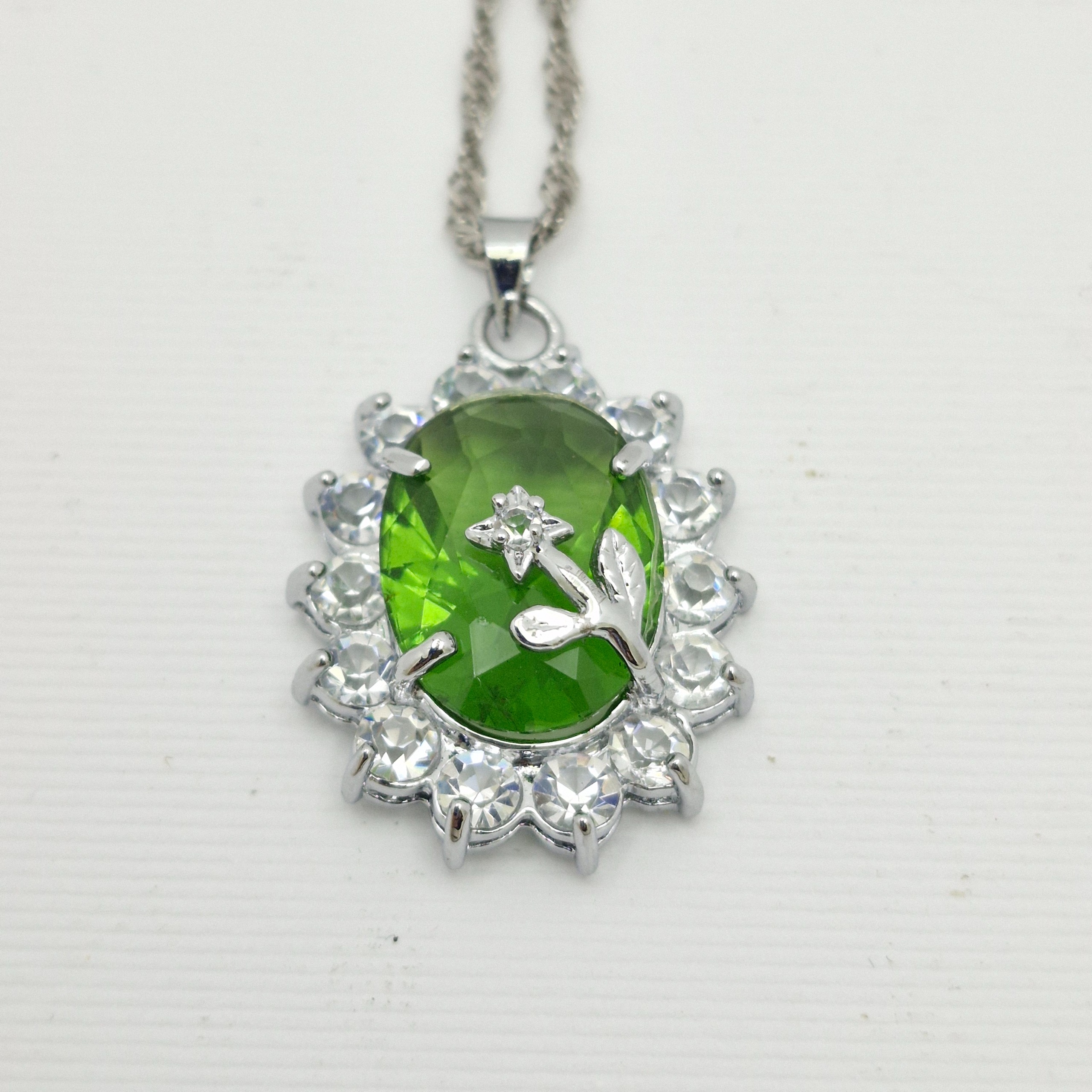 آویز گل سبز