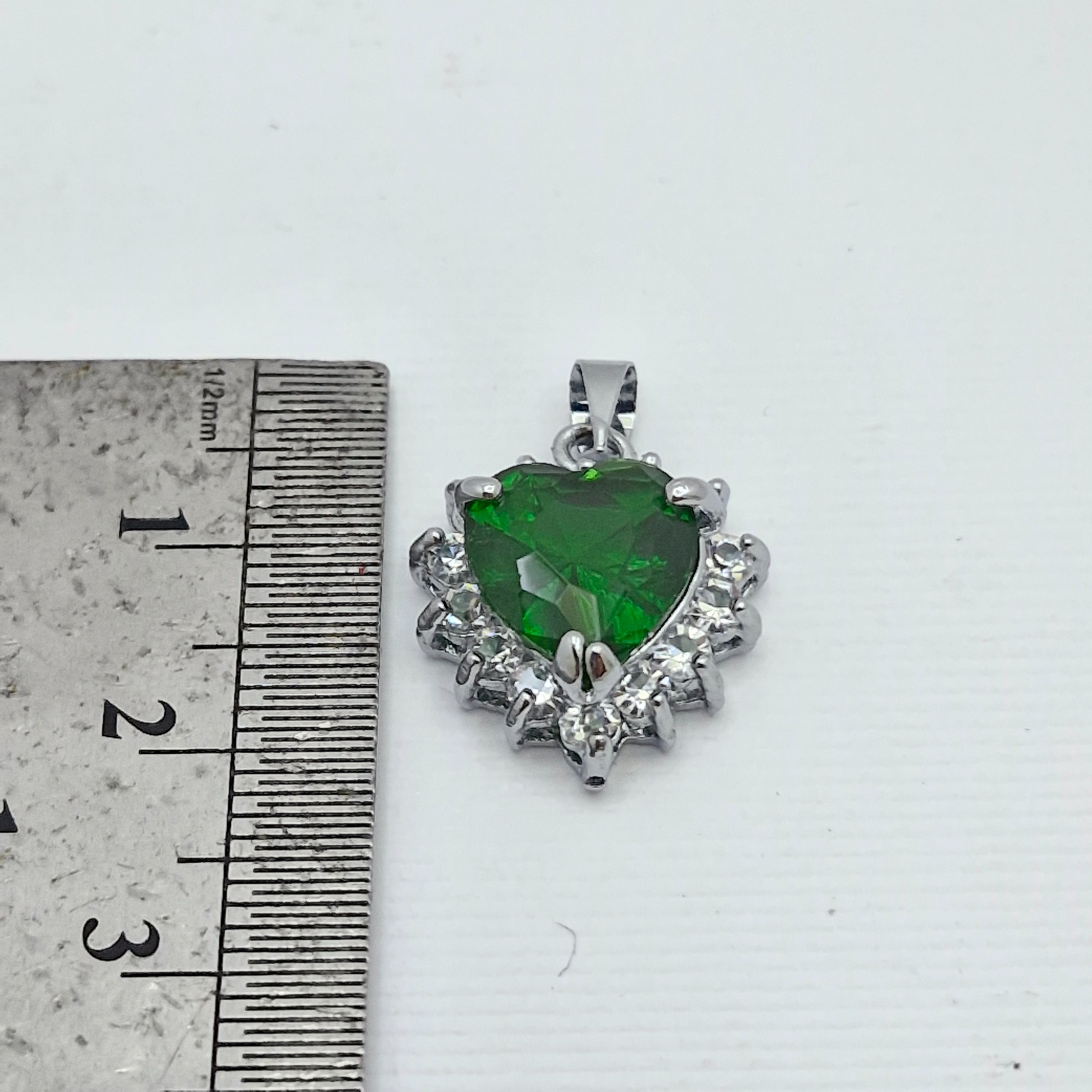 آویز قلب سبز