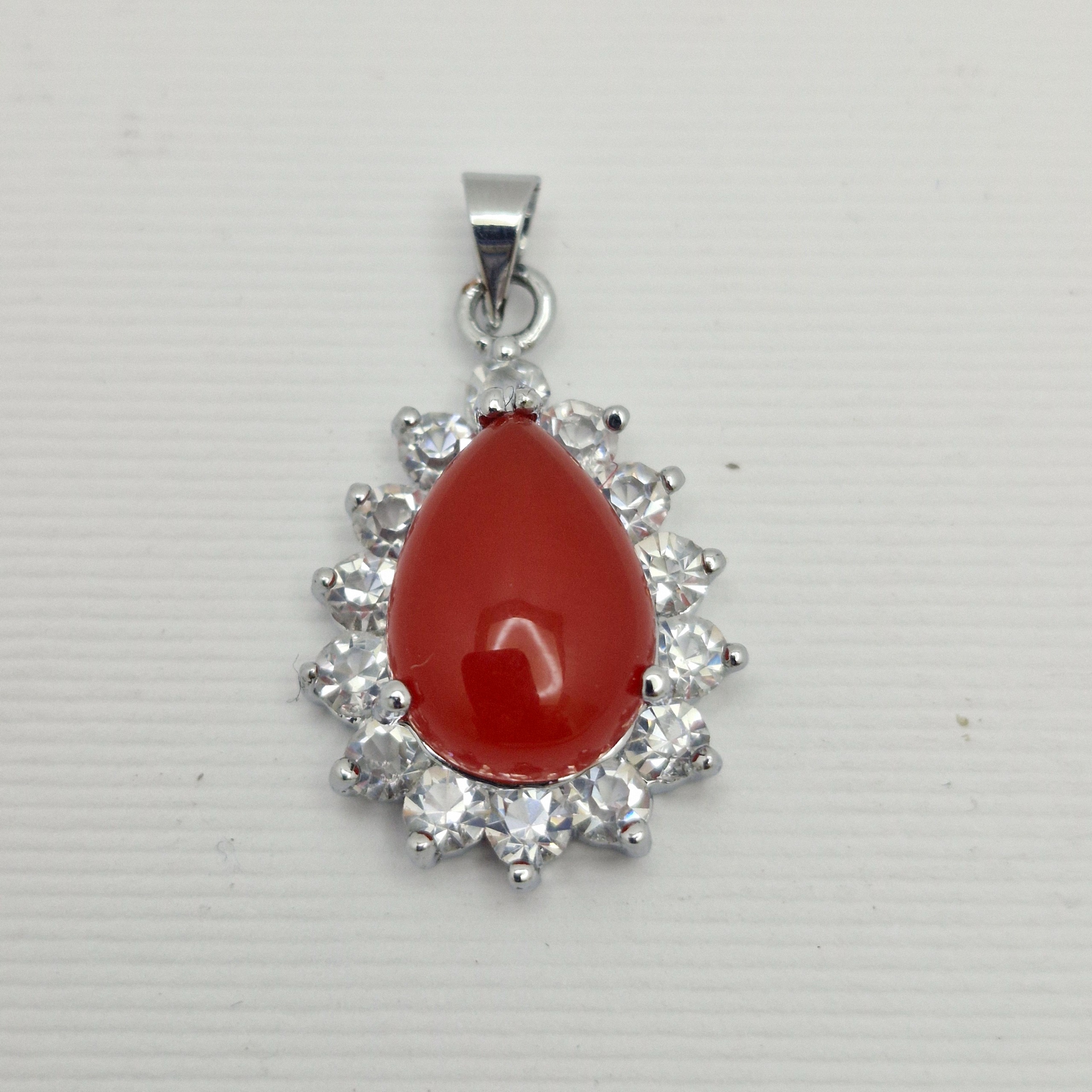 آویز اشک قرمز