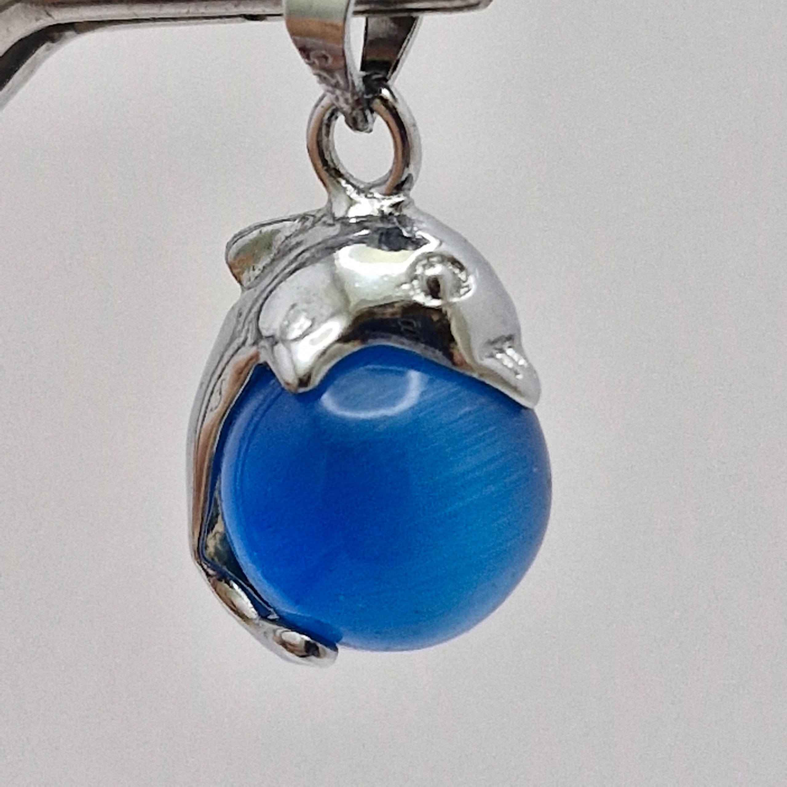 آویز دلفین آبی