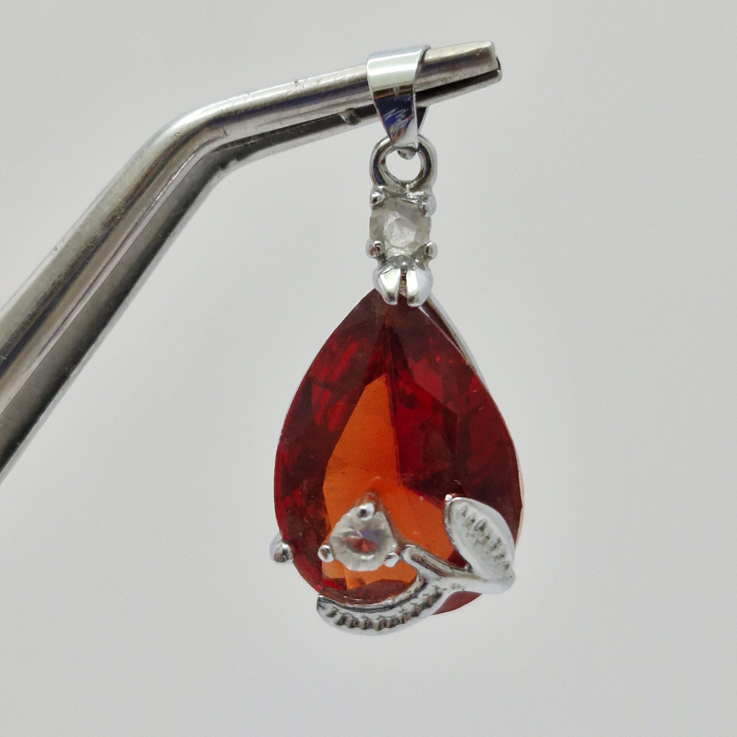 آویز گل لاله