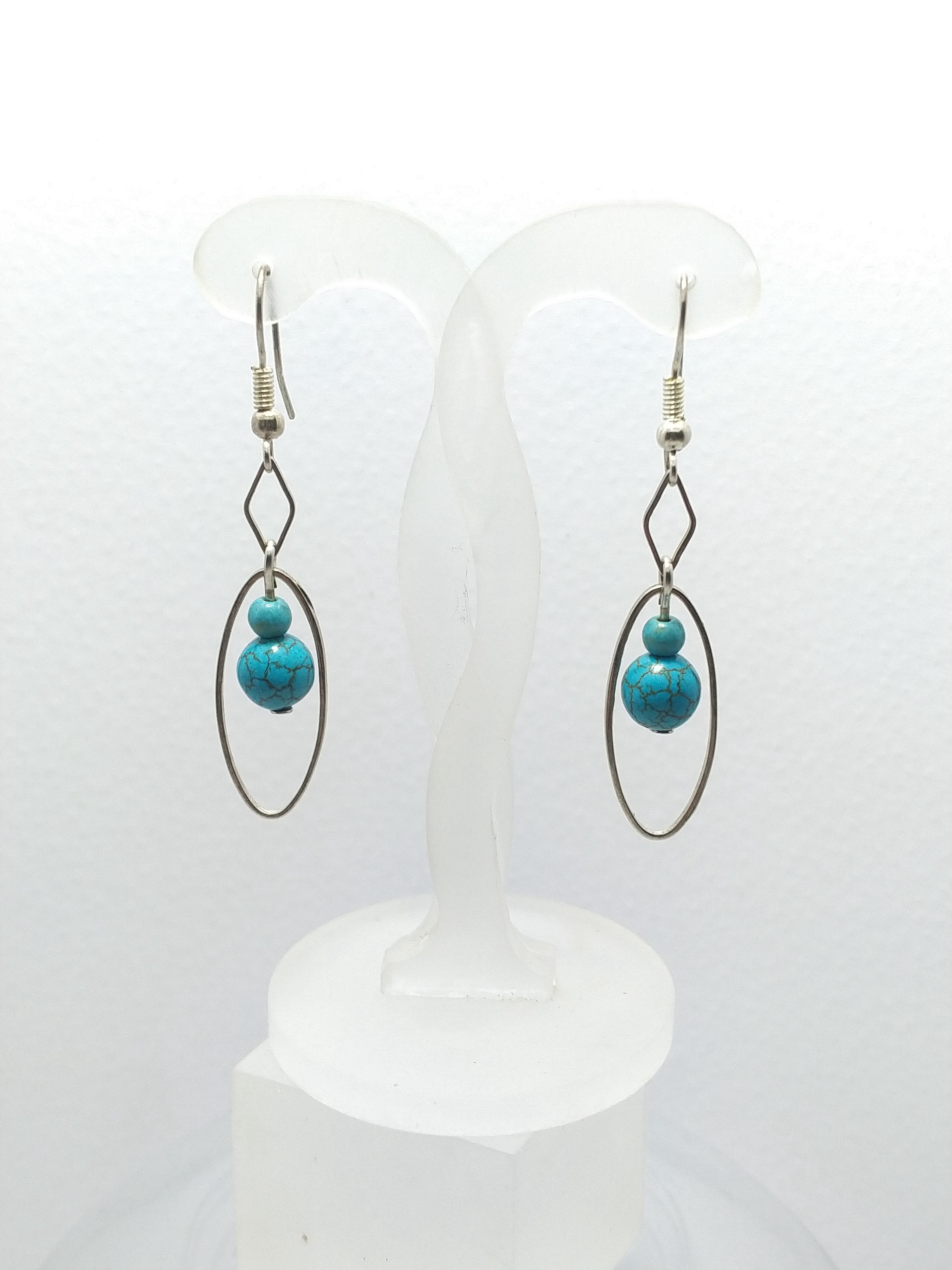 گوشواره سنگ هولایت فیروزه ای طرح لوزی و بیضی