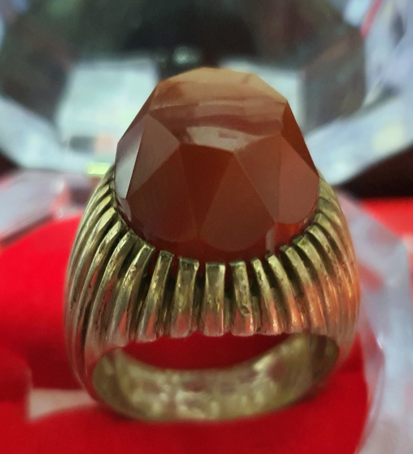 انگشتر نگین مخروطی