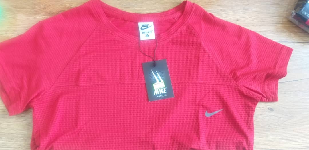 تی شرت ورزشی زنانه