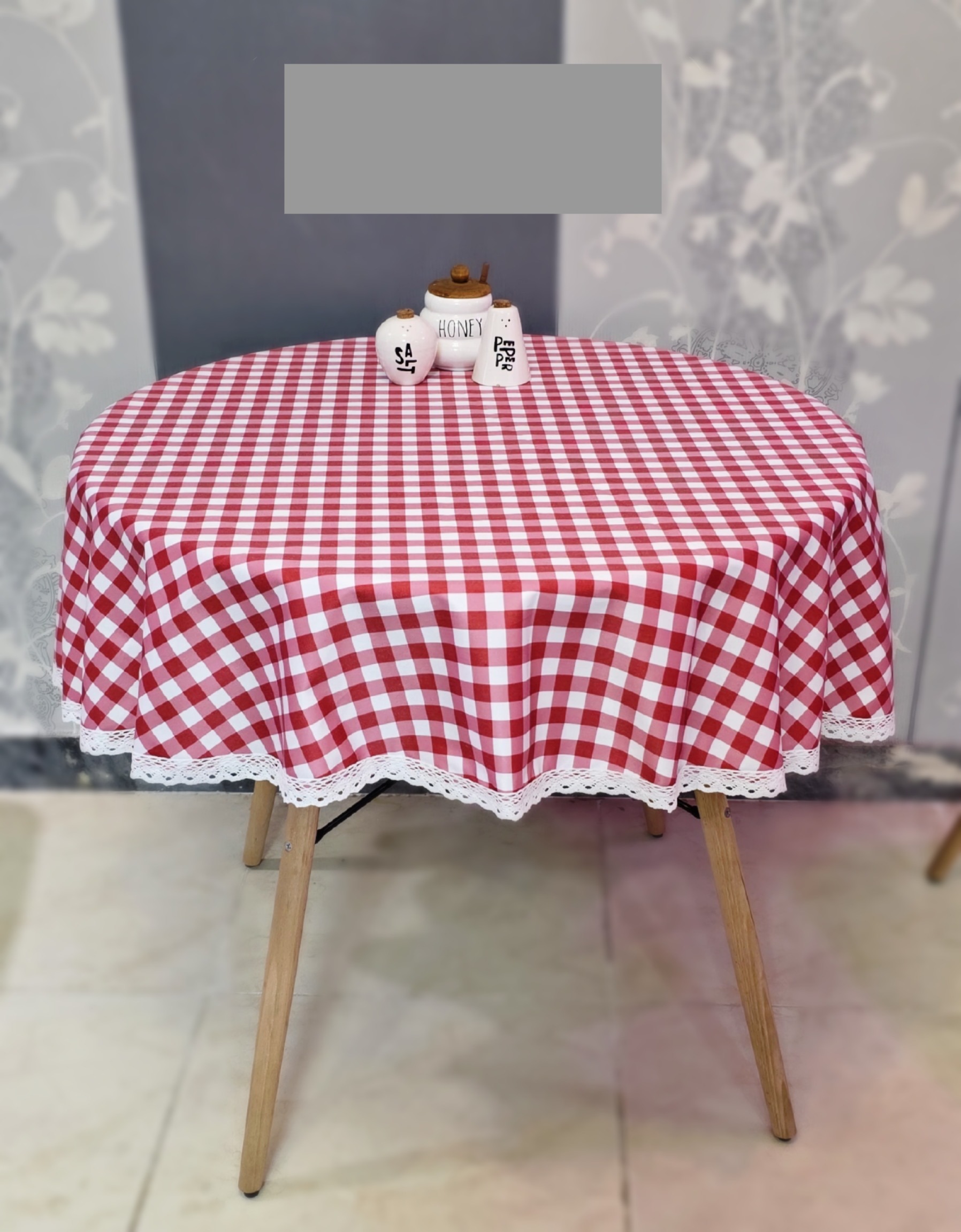 رومیزی چهارخونه صورتی