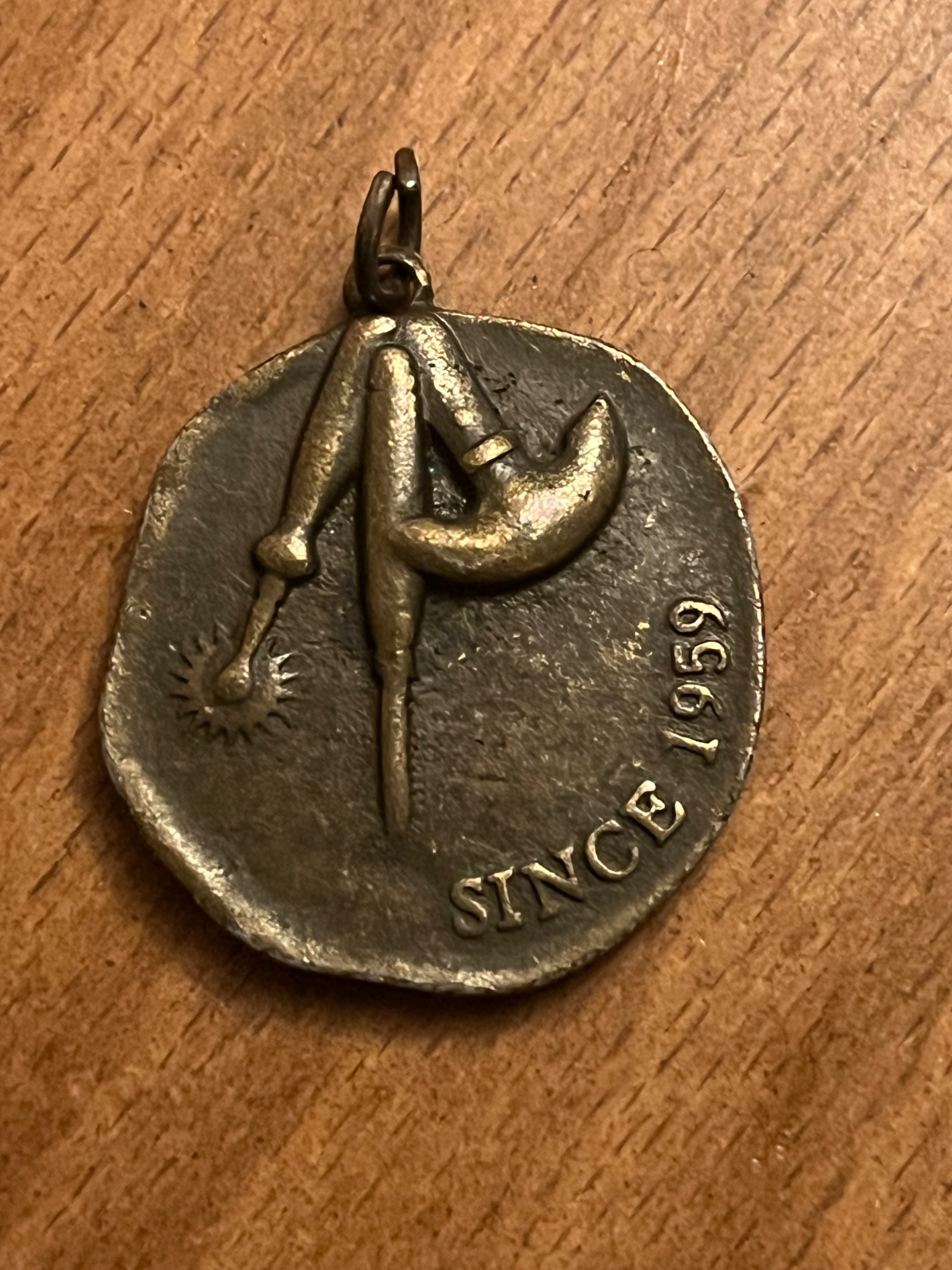 آویز سکه 1959 کهنه