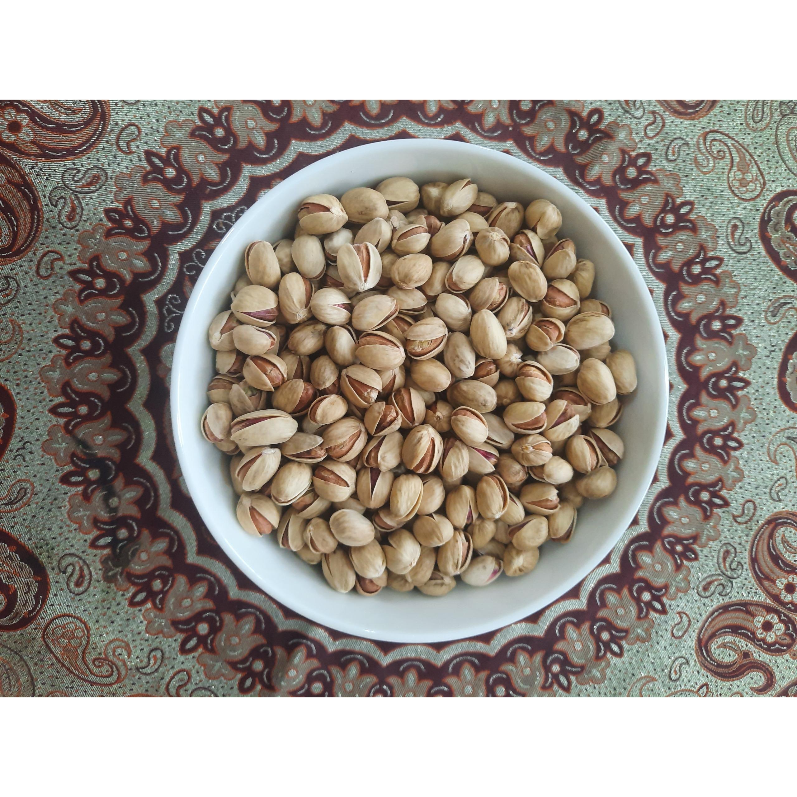 پسته فندقی خندان