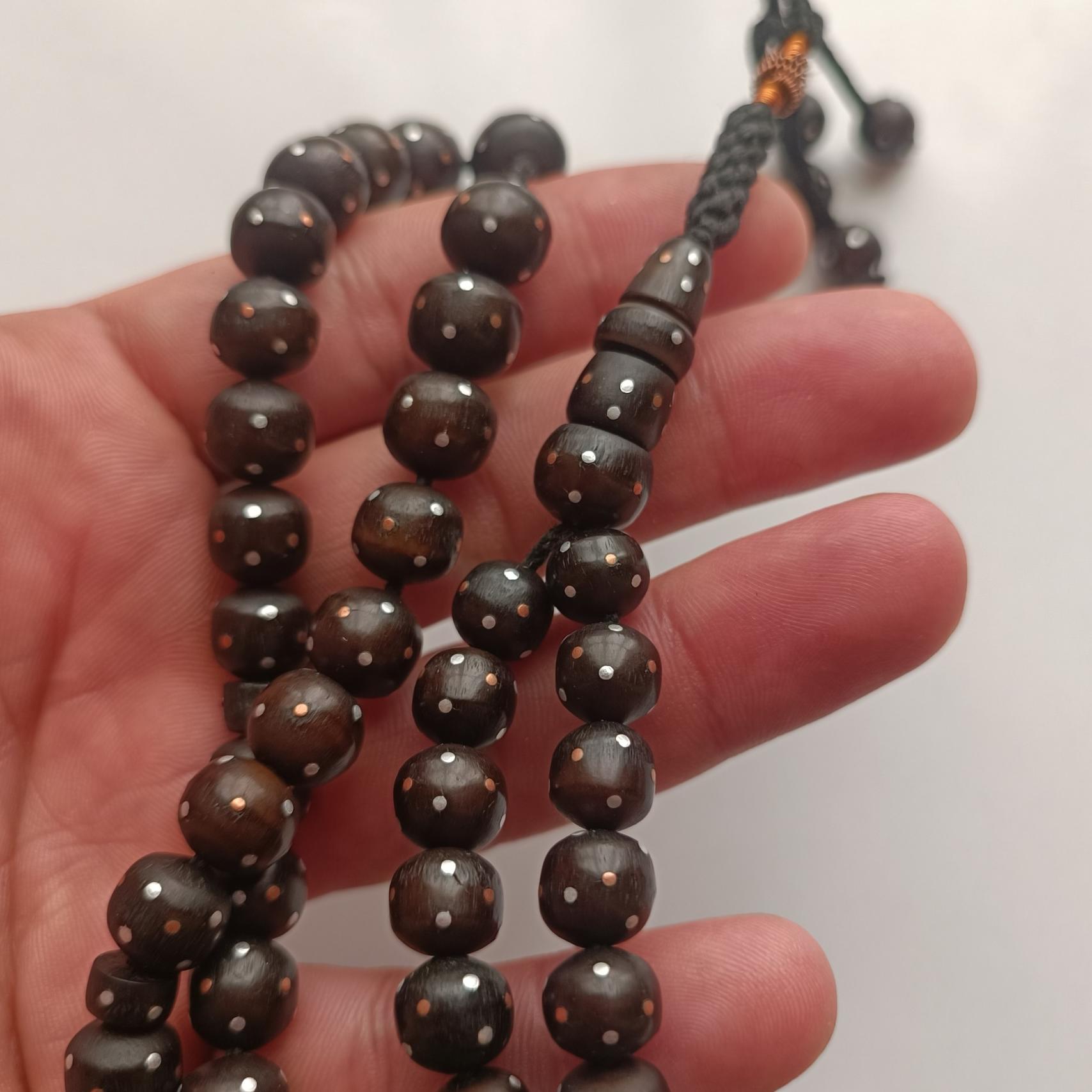 تسبح خرما میخ کوب چراکه بسیار زیبا