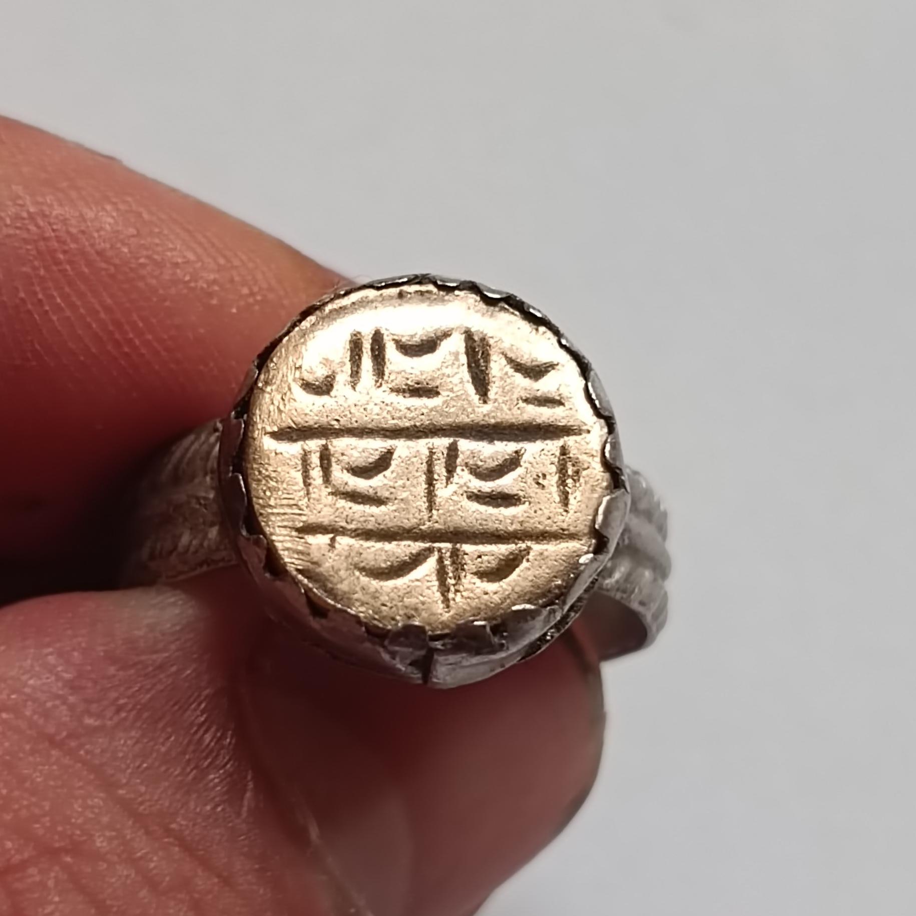 انگشتر کهنه بسیار زیبا