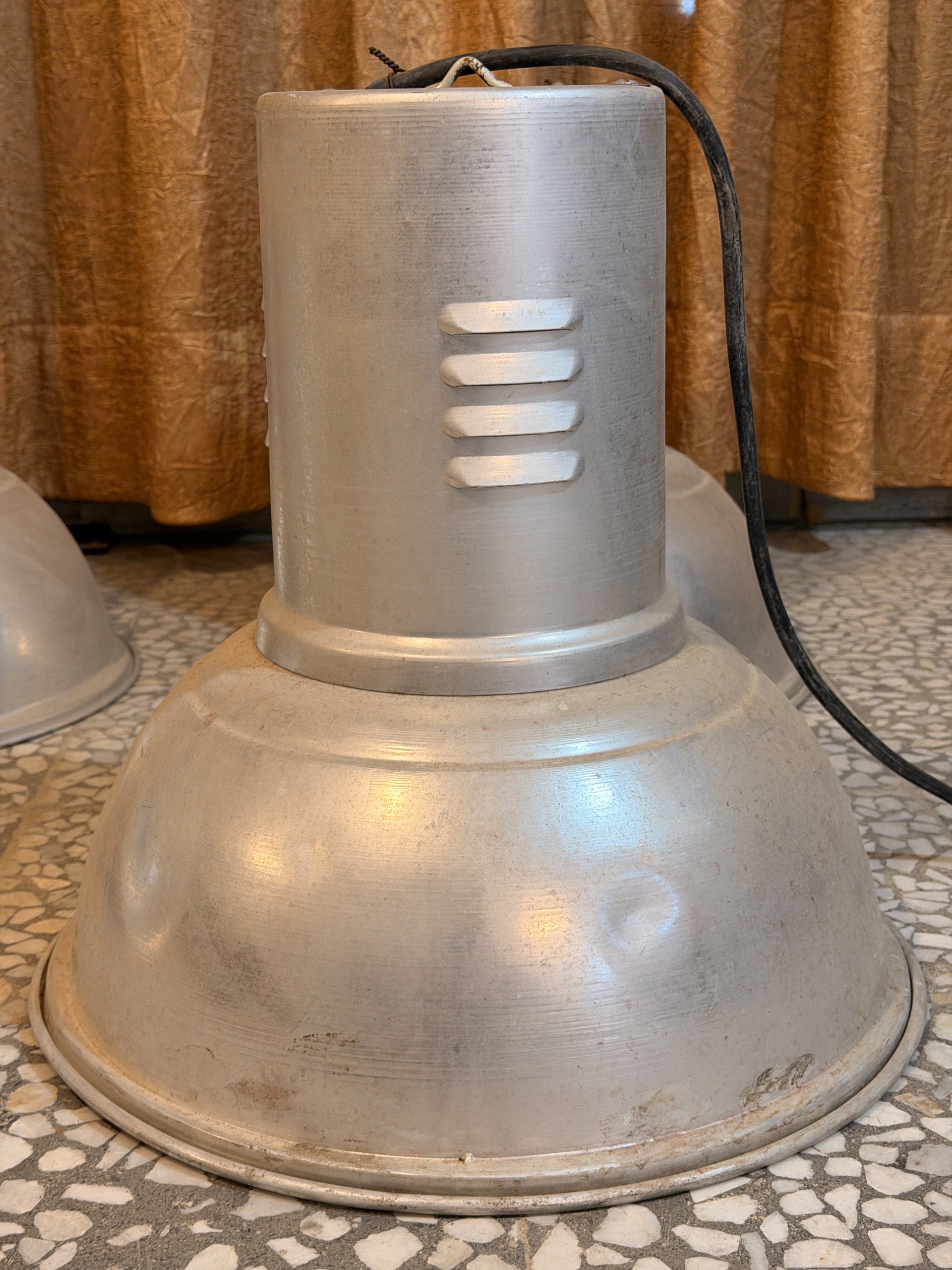 اویز صنعتی سوله