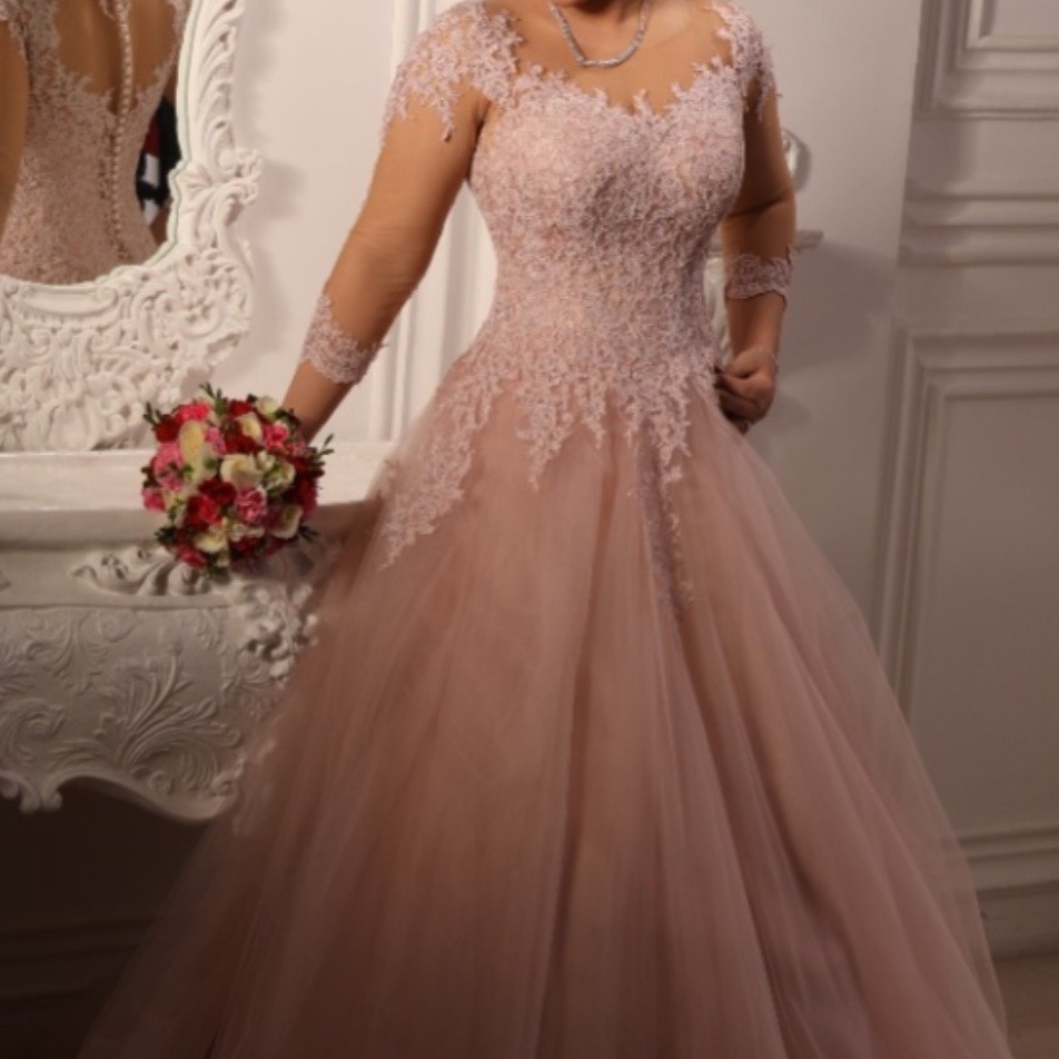 لباس عقد یک بار پوشیده شده