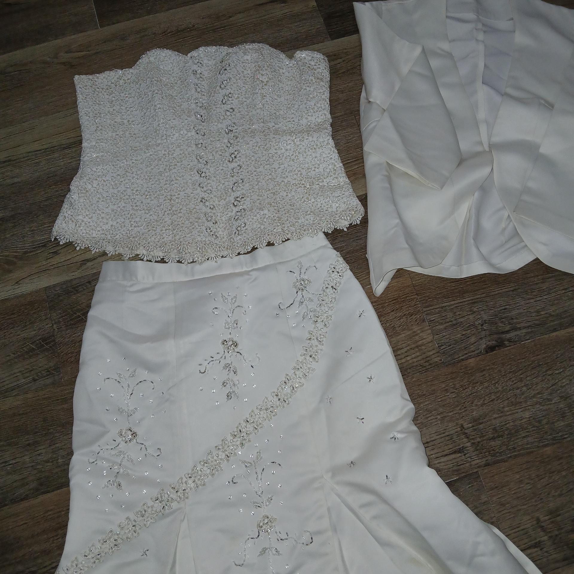 لباس عروس یا نامزدی