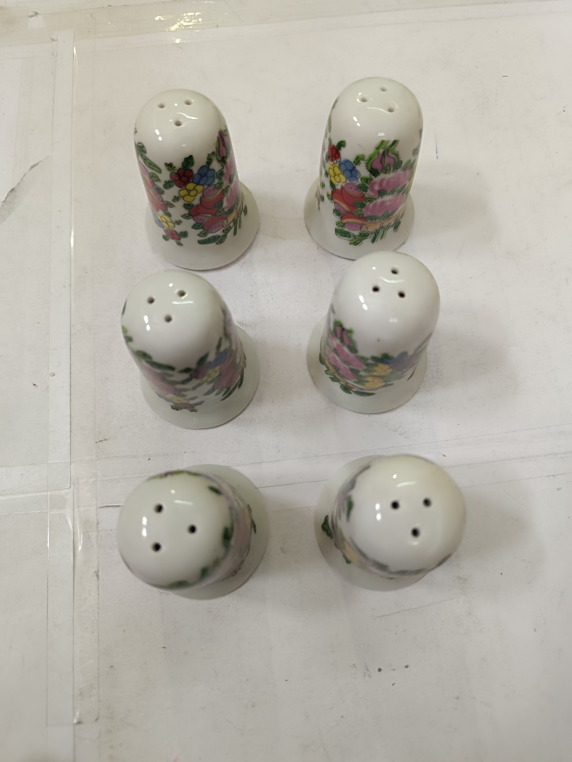 نمکدان چینی گل مرغی