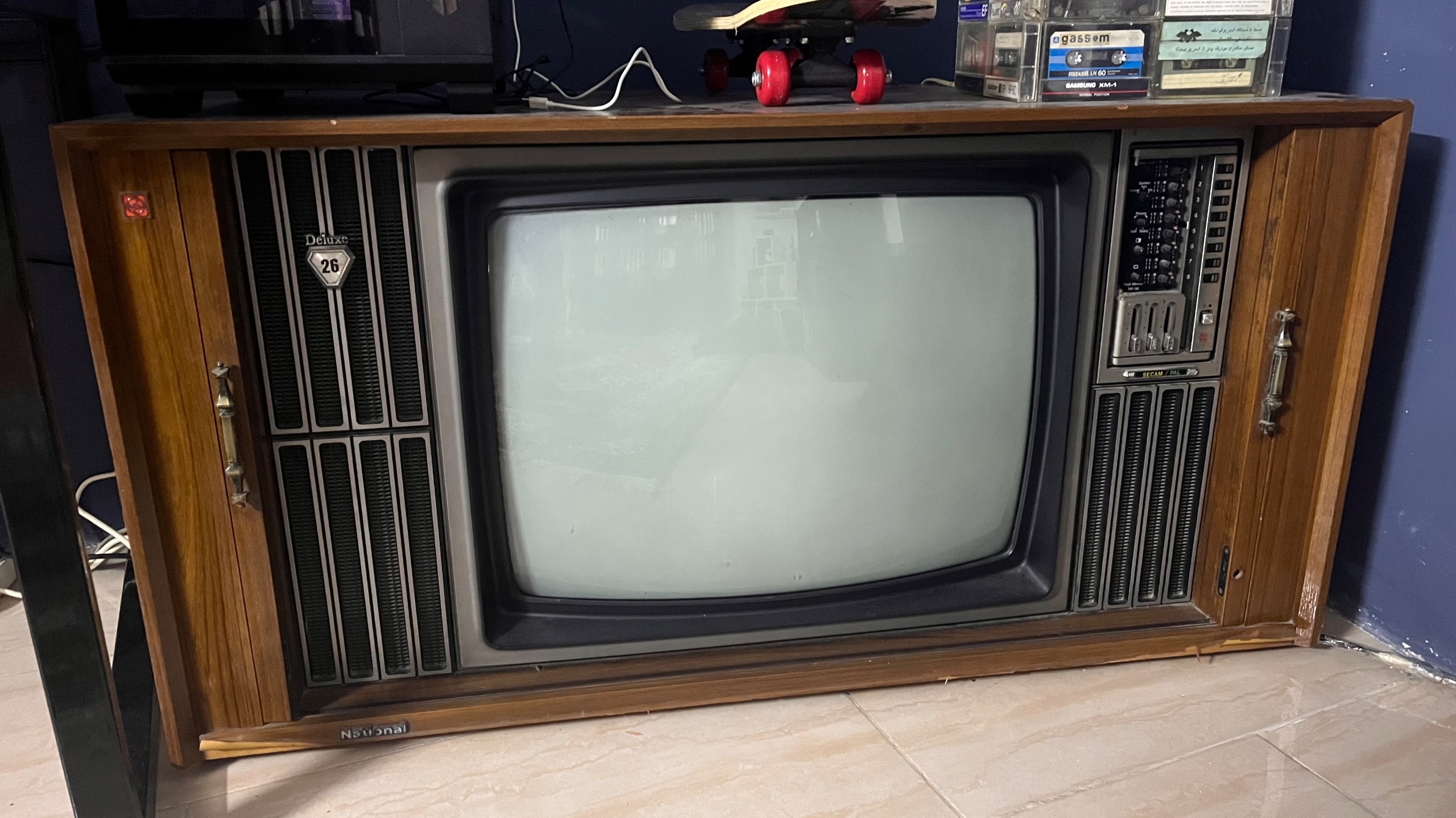 تلویزیون ناسیونال طرح کمد (رنگی)