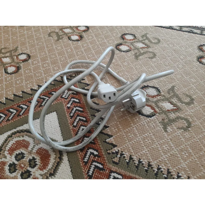 کابل برق داخل کارتون ایکس باکس 360