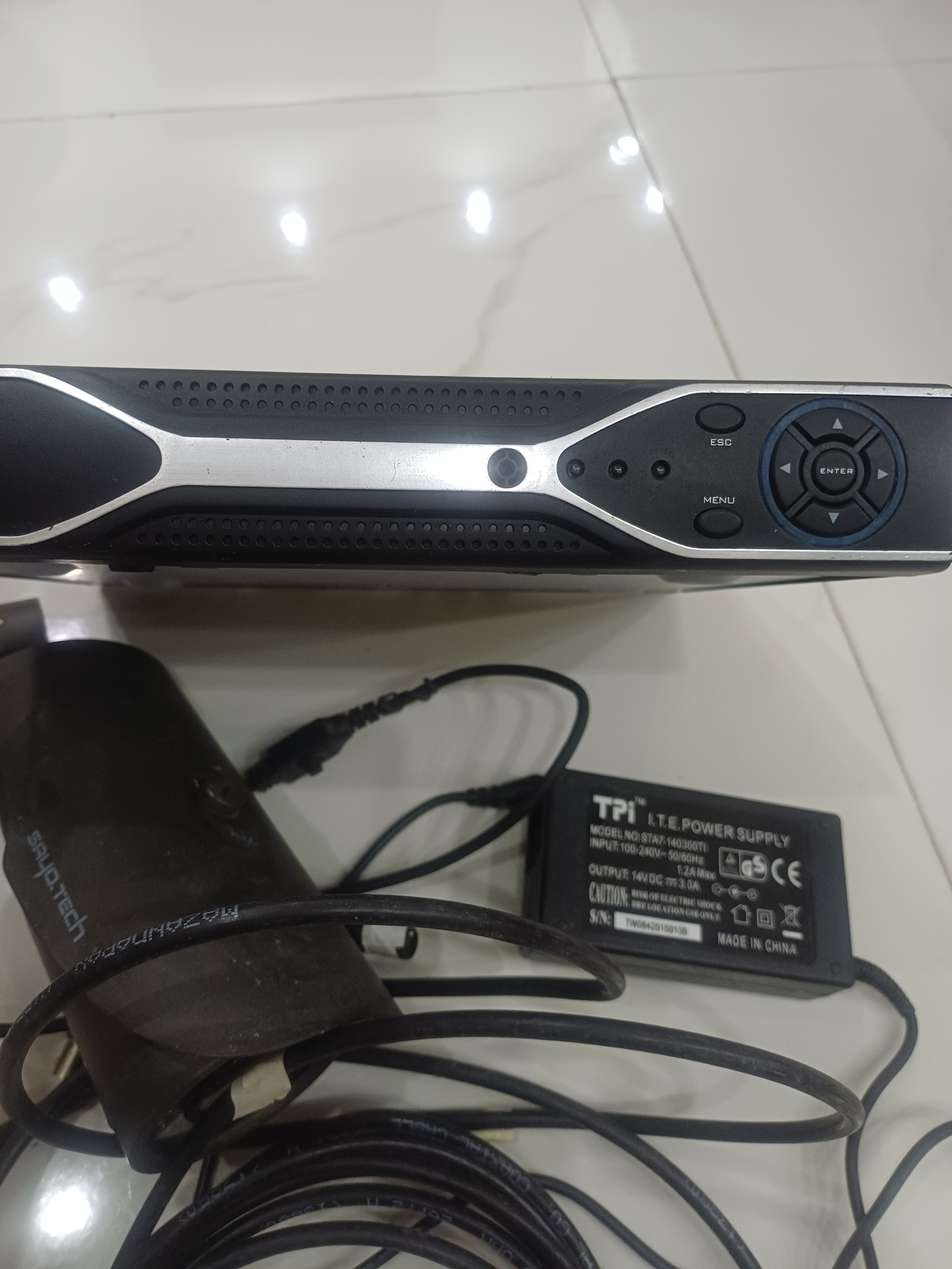 دوربین مدار بسته و دی وی آر