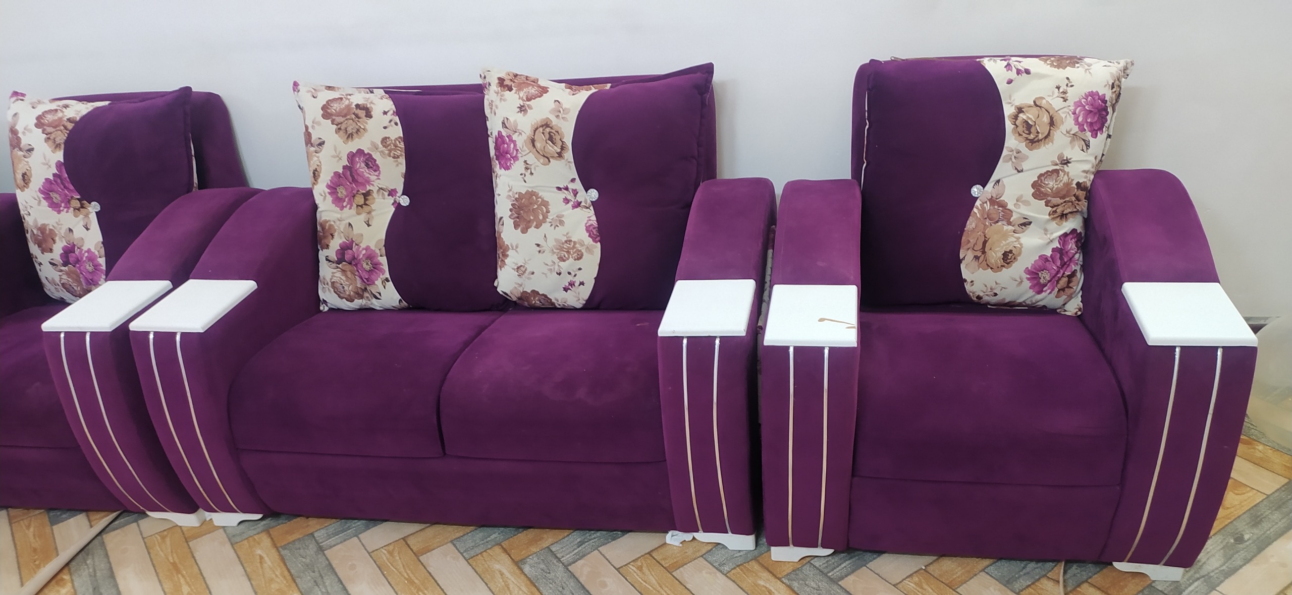 مبل هفت نفره سالم و تمیز عسلی سر خود پارچه مخمل