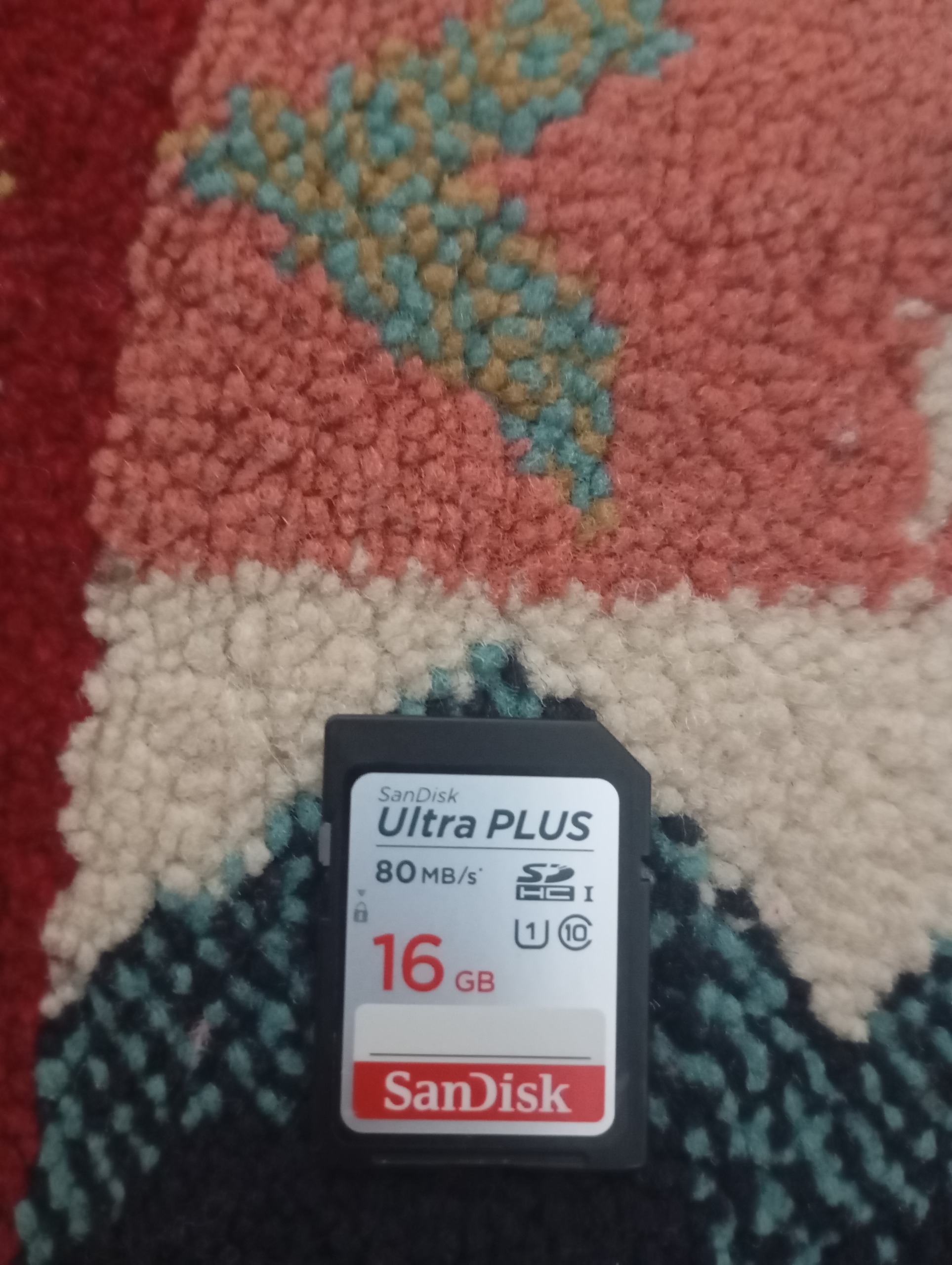 (SanDisk Ultra PLUS (16GB