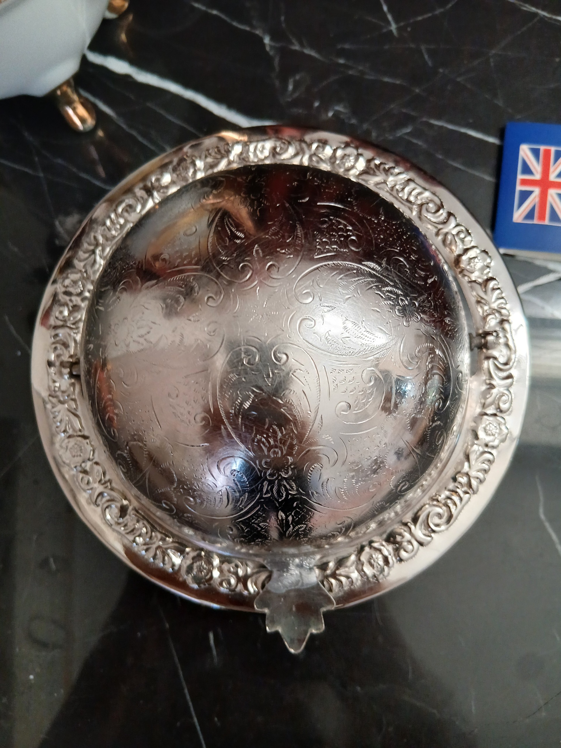 خاویار خوری کویین ان