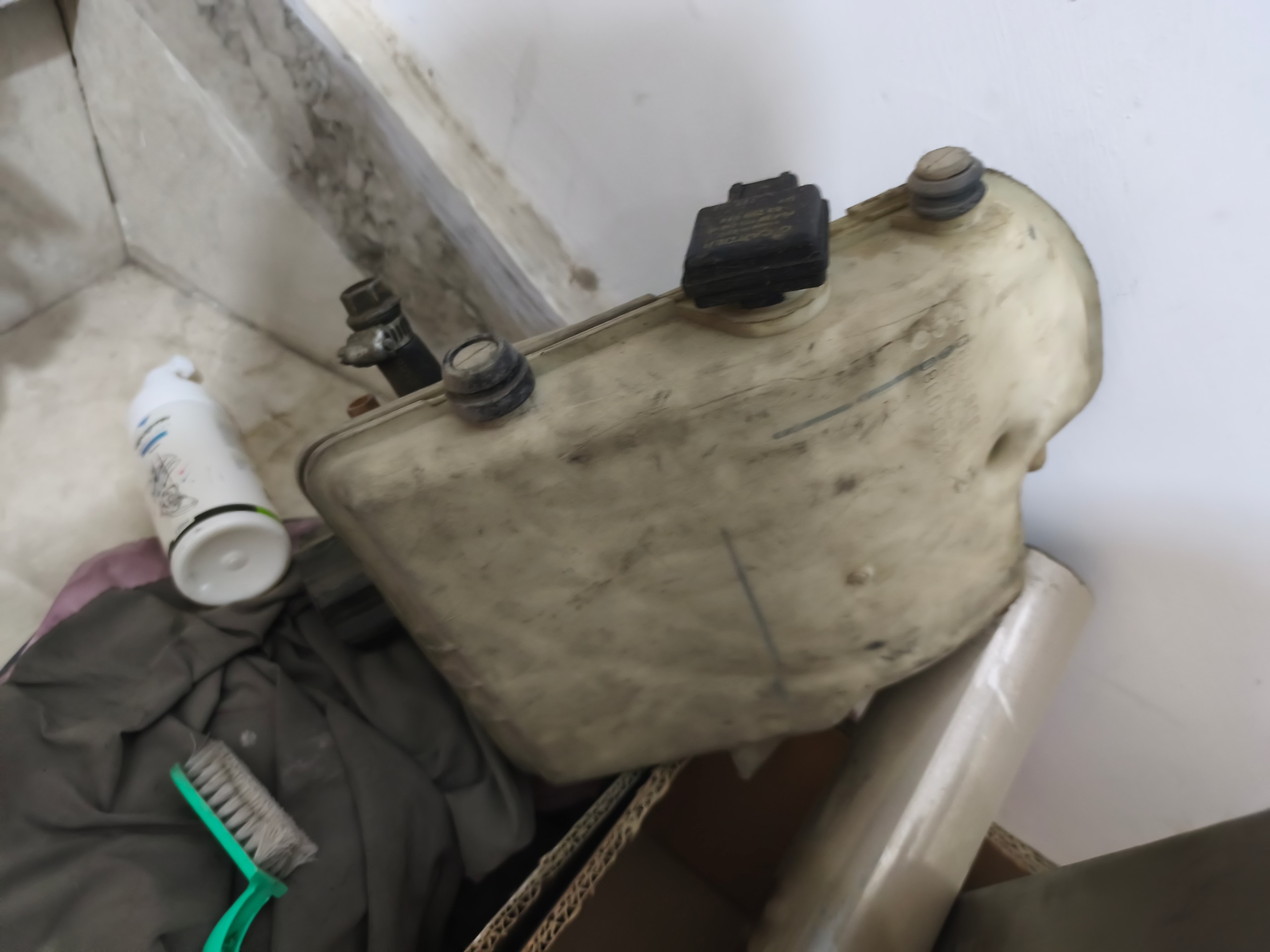 مخزن اب 206 RC