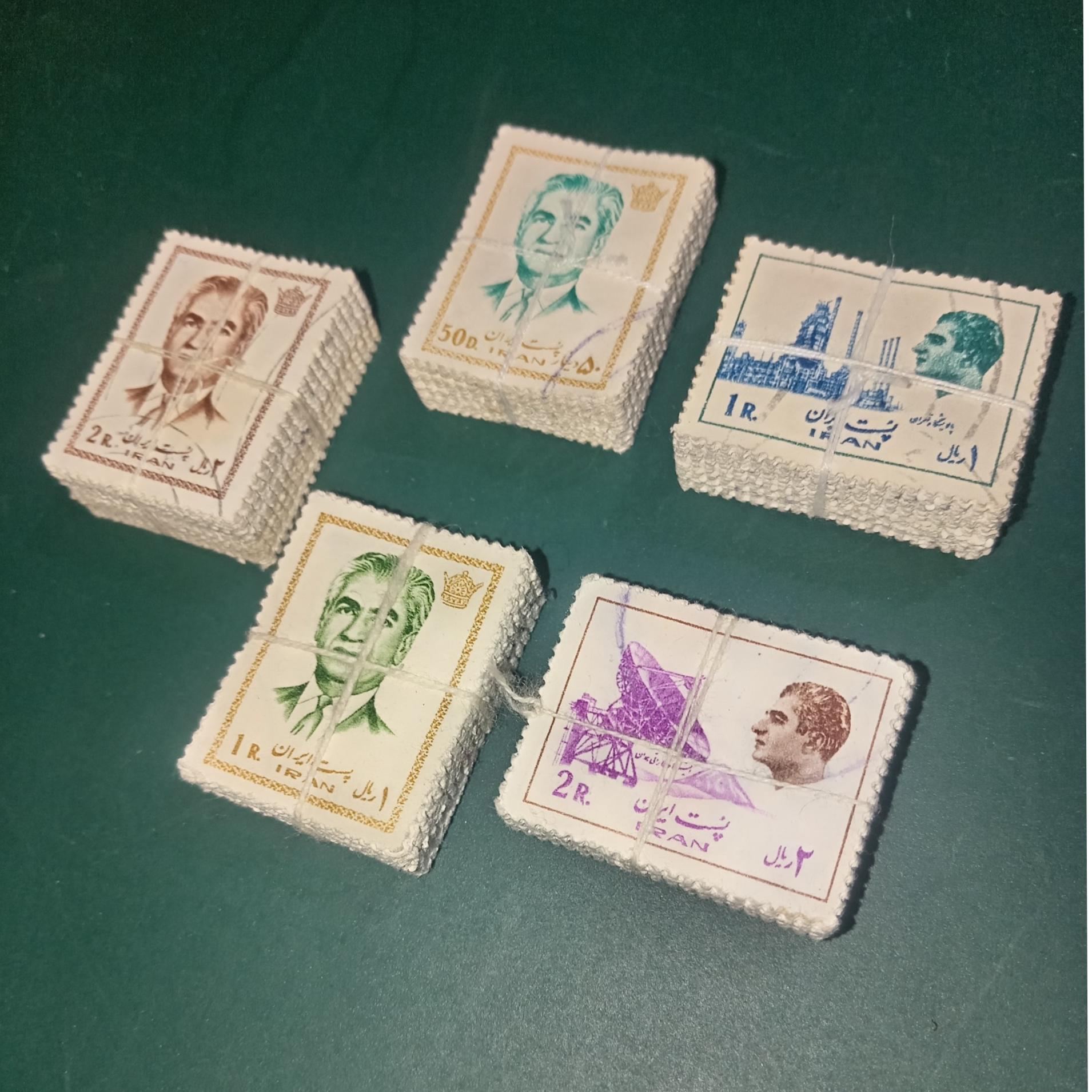 5 بسته 100 تایی تمبر مهرخورده محمدرضاشاه